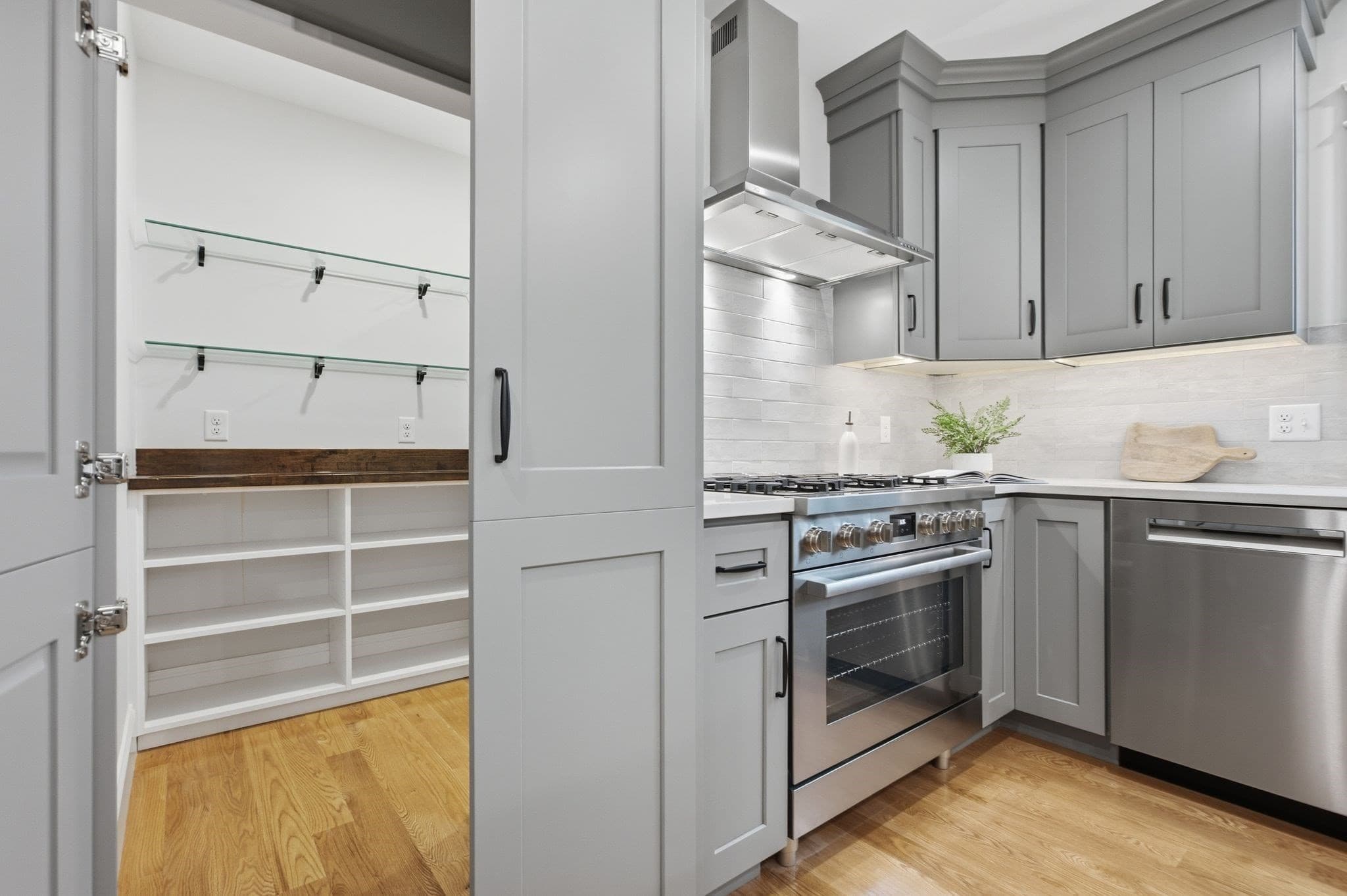 Single Family Residence at 18 Druid Hill Ave, Burlington MA 01803, photo 9 of 42