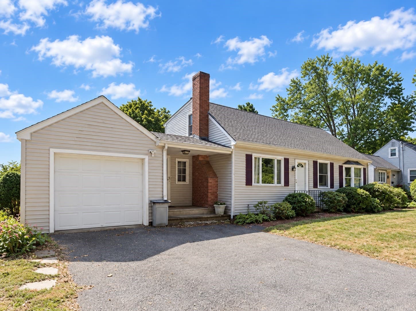 Single Family Residence at 114 Conant St, Beverly MA 01915, photo 2 of 37