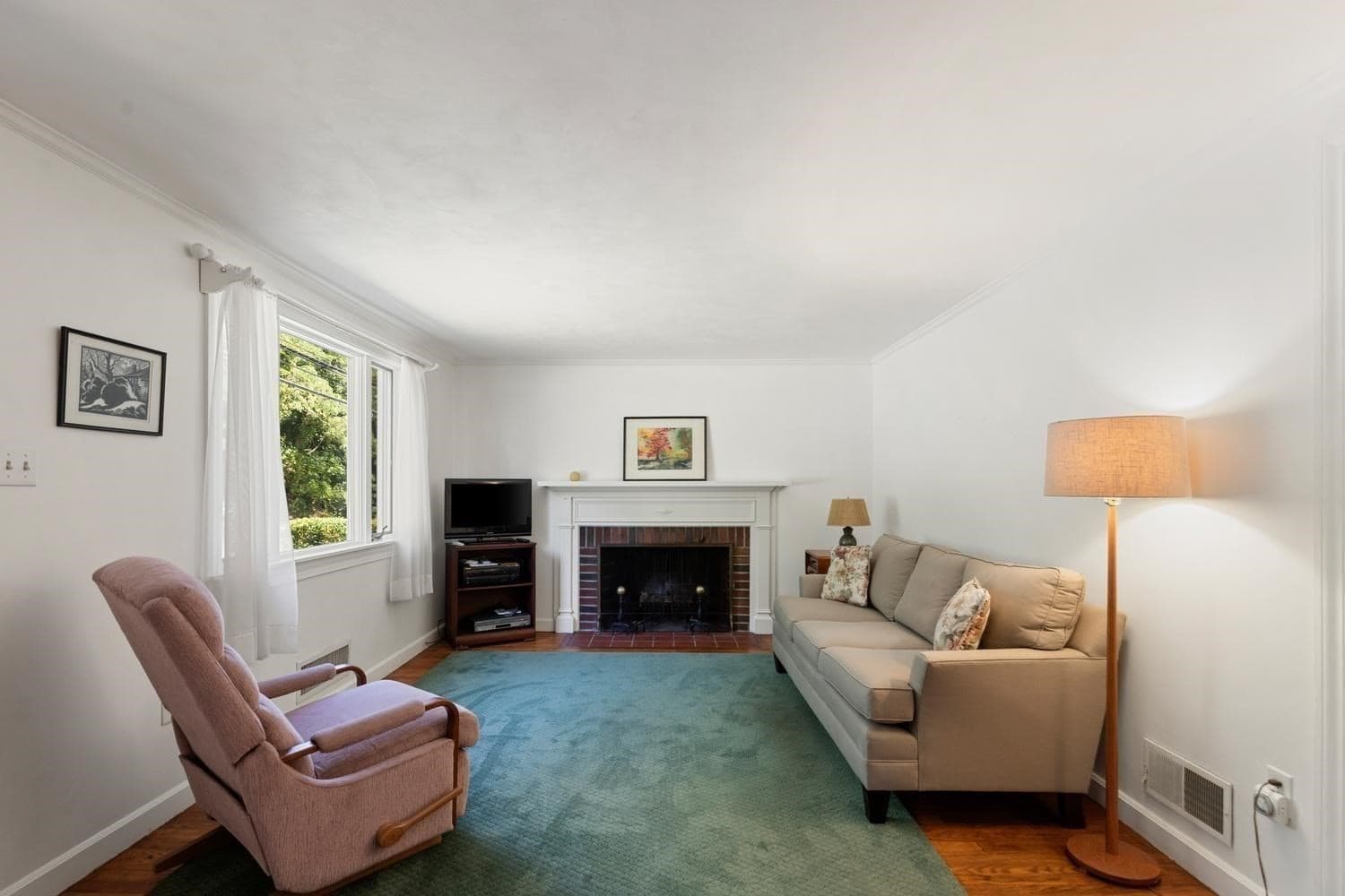 Single Family Residence at 114 Conant St, Beverly MA 01915, photo 6 of 37