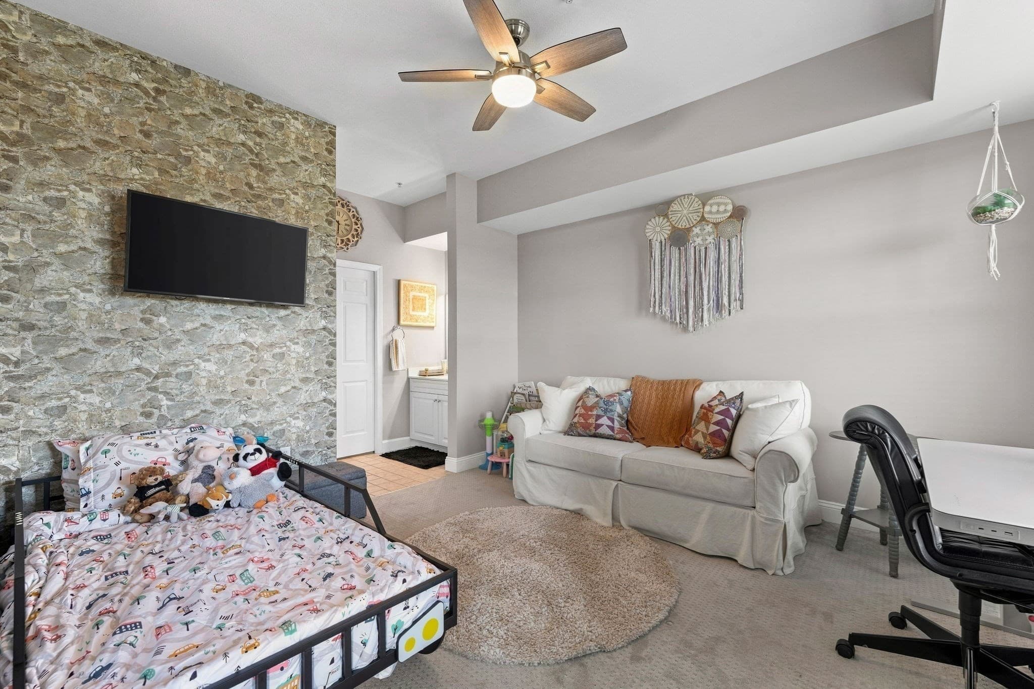 Condominium at 38 Village Road # 402, Middleton MA 01949, photo 19 of 40