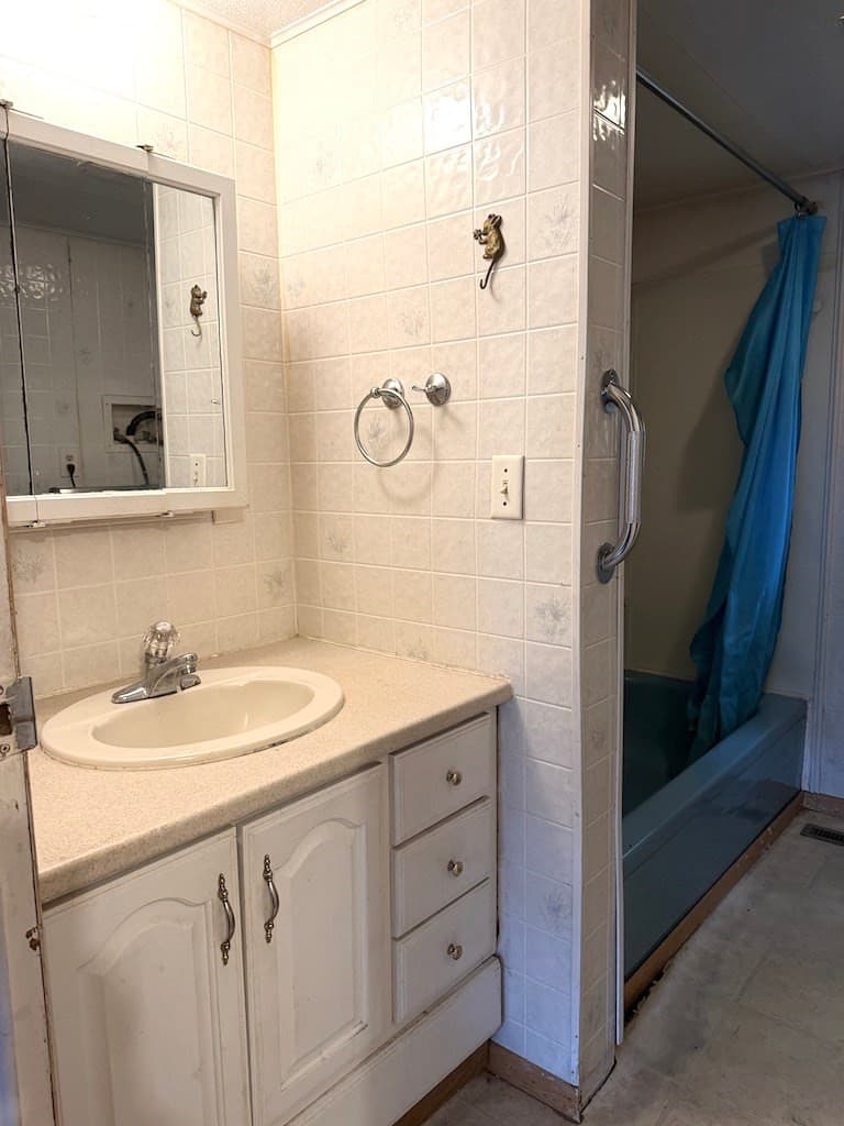 Mobile Home at 45 Puffin Drive, Chicopee MA 01020, photo 26 of 33