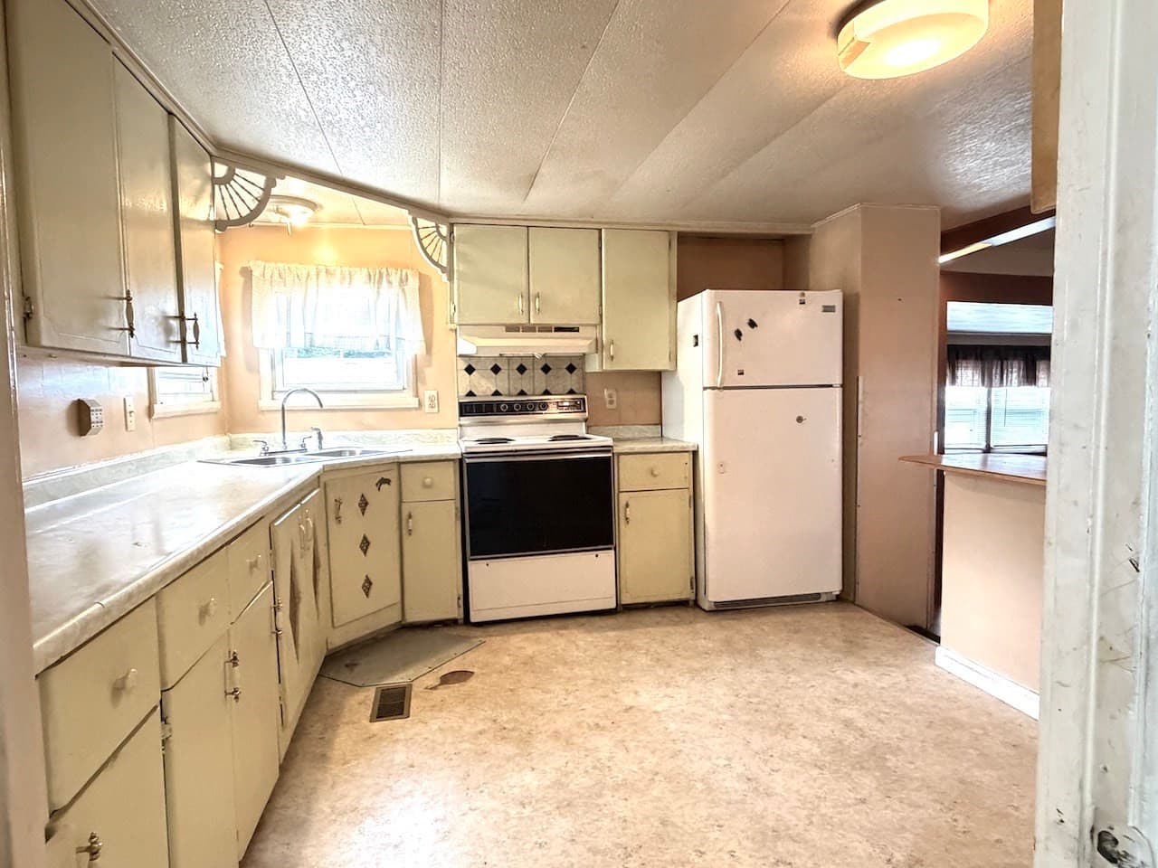 Mobile Home at 45 Puffin Drive, Chicopee MA 01020, photo 15 of 33