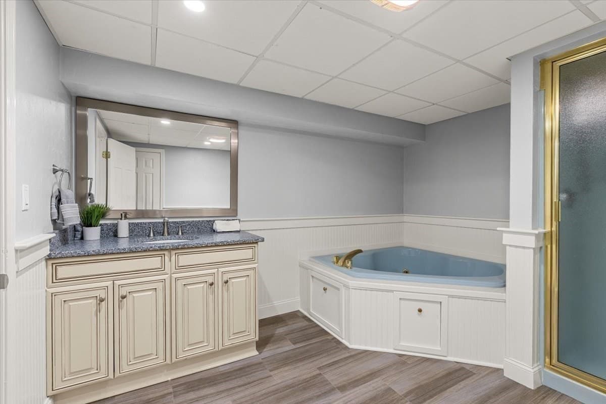 Single Family Residence at 62 Metacomet Way, Marshfield MA 02050, photo 33 of 42