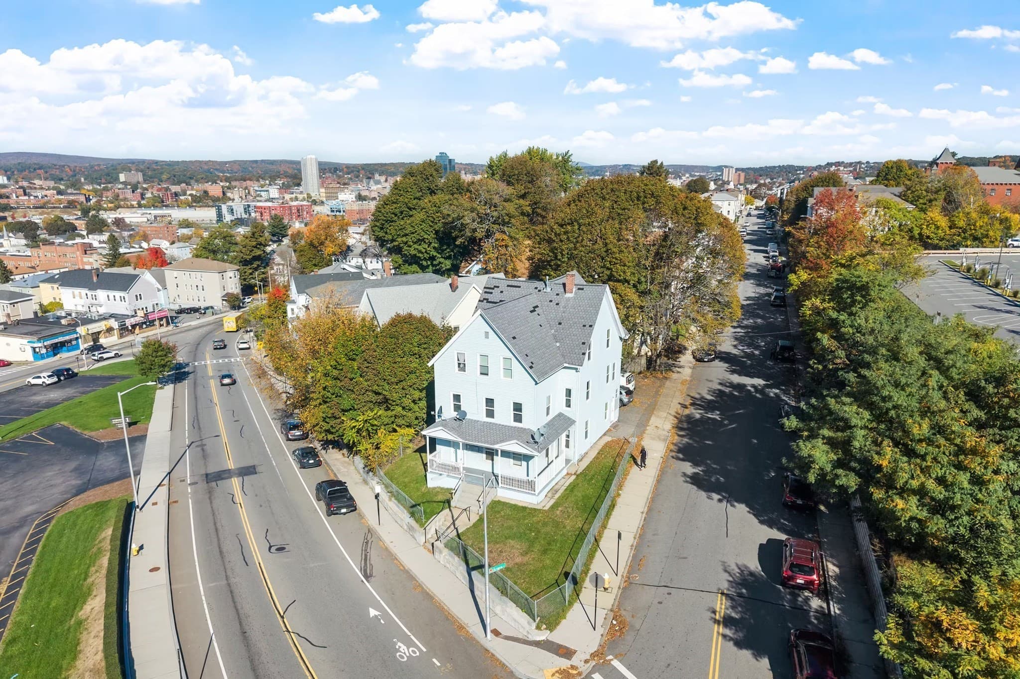 3 Family at 17 Winthrop St, Worcester MA 01604, photo 10 of 40