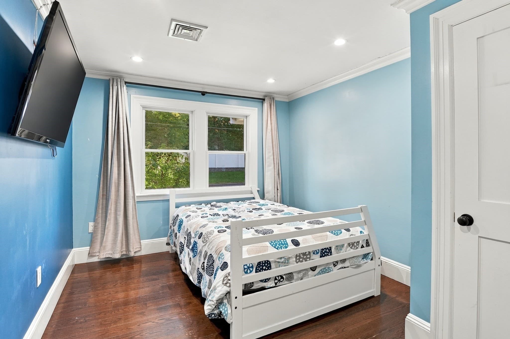 Single Family Residence at 159 Mishawum Road, Woburn MA 01801, photo 14 of 26