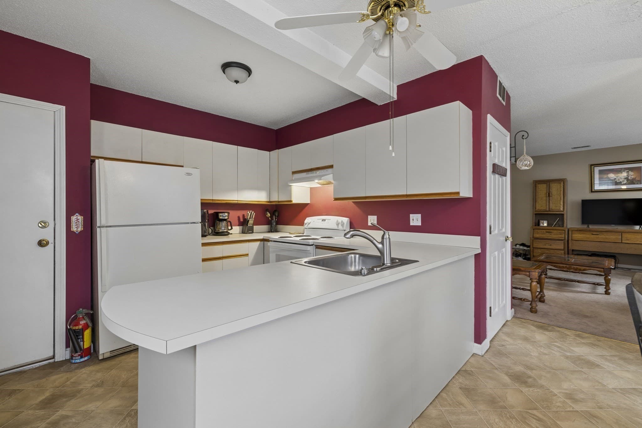 Condominium at 104 Hartford Ave E # 1, Uxbridge MA 01569, photo 4 of 23