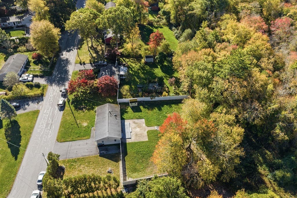 Single Family Residence at 36 Meadowood Dr, Dartmouth MA 02748, photo 13 of 42