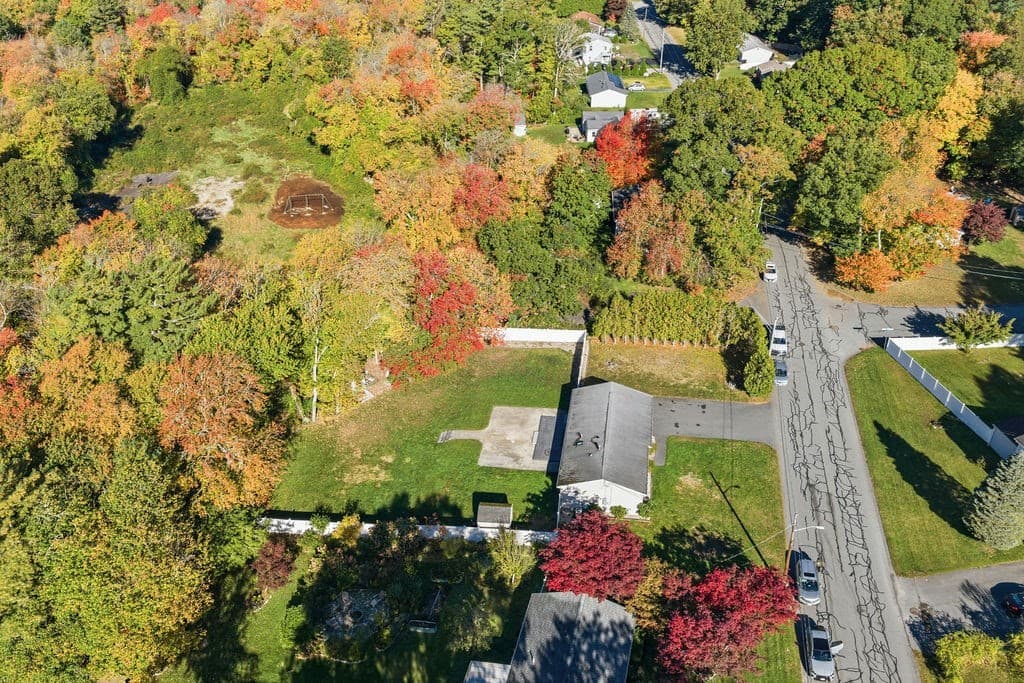 Single Family Residence at 36 Meadowood Dr, Dartmouth MA 02748, photo 16 of 42