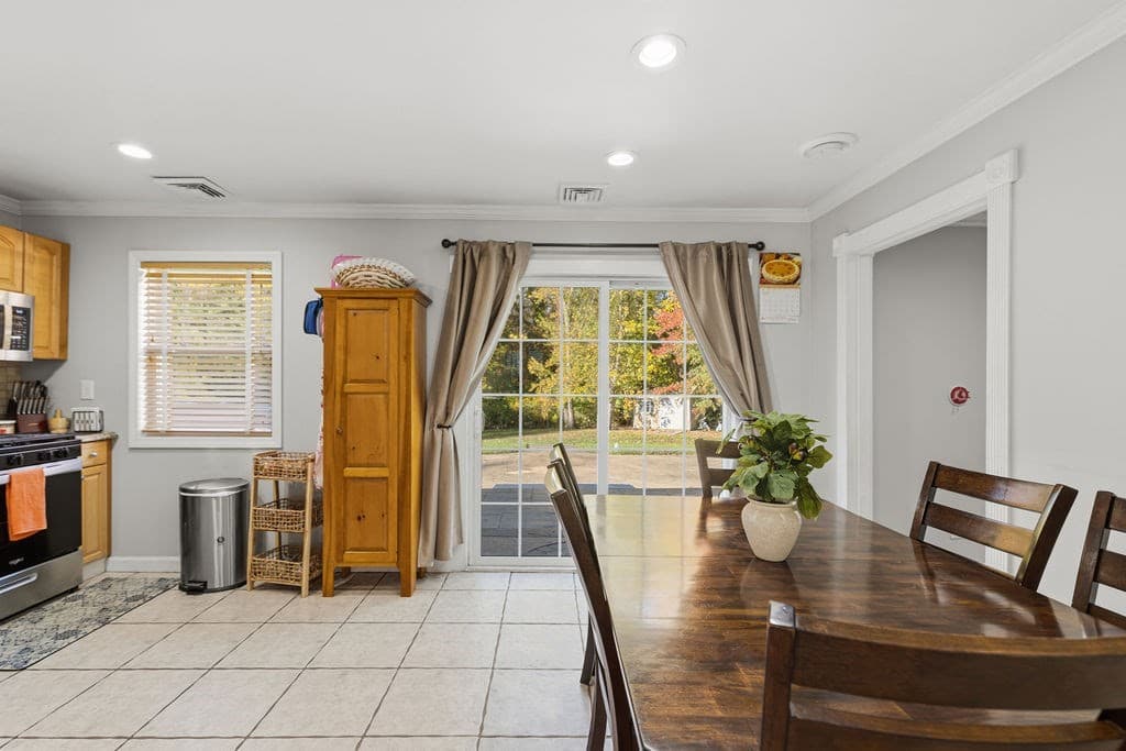 Single Family Residence at 36 Meadowood Dr, Dartmouth MA 02748, photo 22 of 42