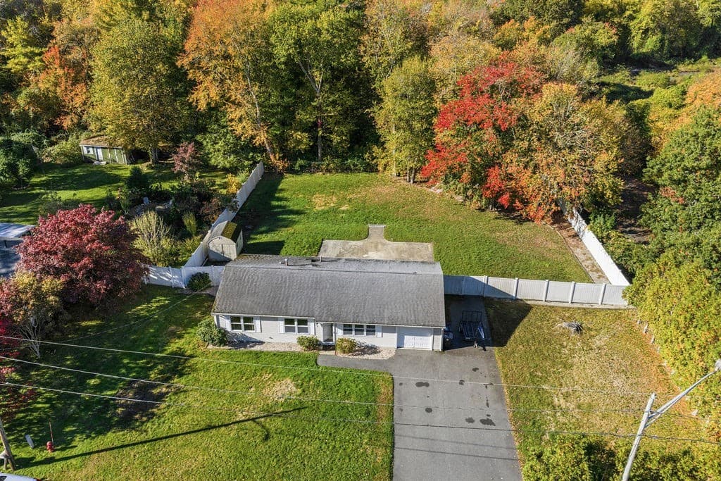 Single Family Residence at 36 Meadowood Dr, Dartmouth MA 02748, photo 4 of 42