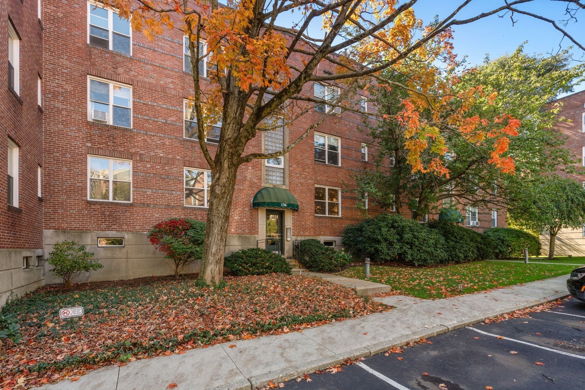 136 Beaconsfield Rd # 2, Brookline MA 02445