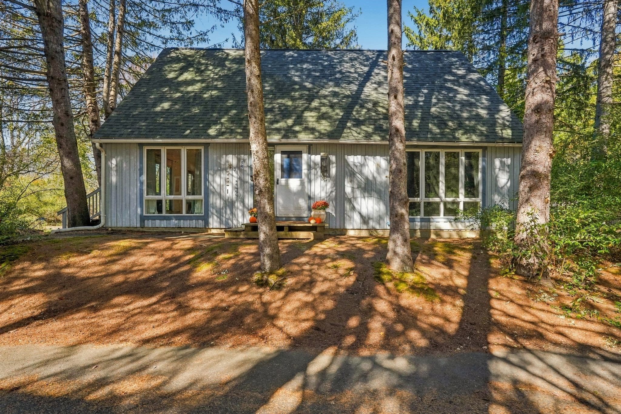 35 The Hollow, Amherst MA 01002