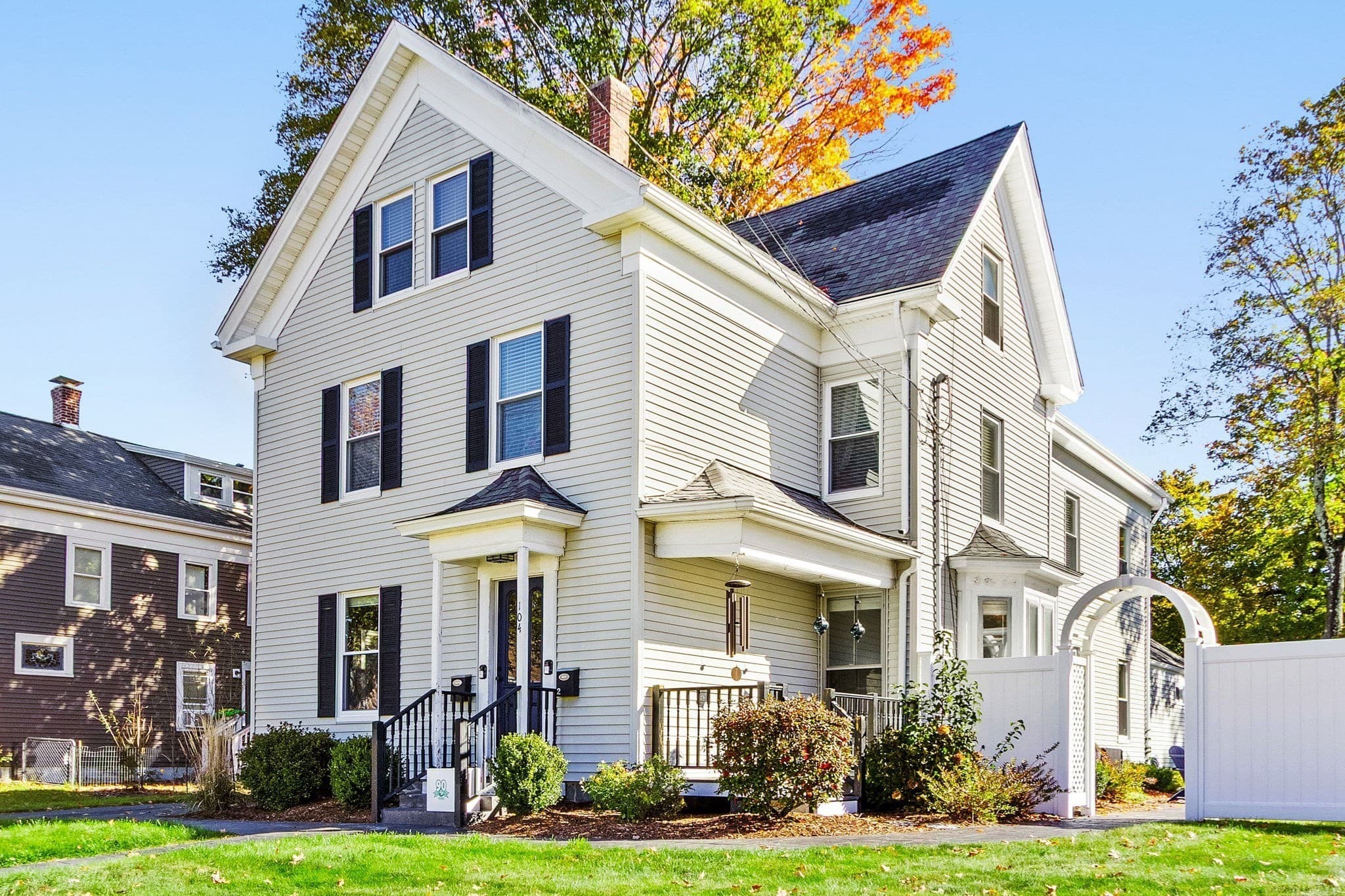 Multi Family at 104 Union St, Franklin MA 02038, photo 2 of 42