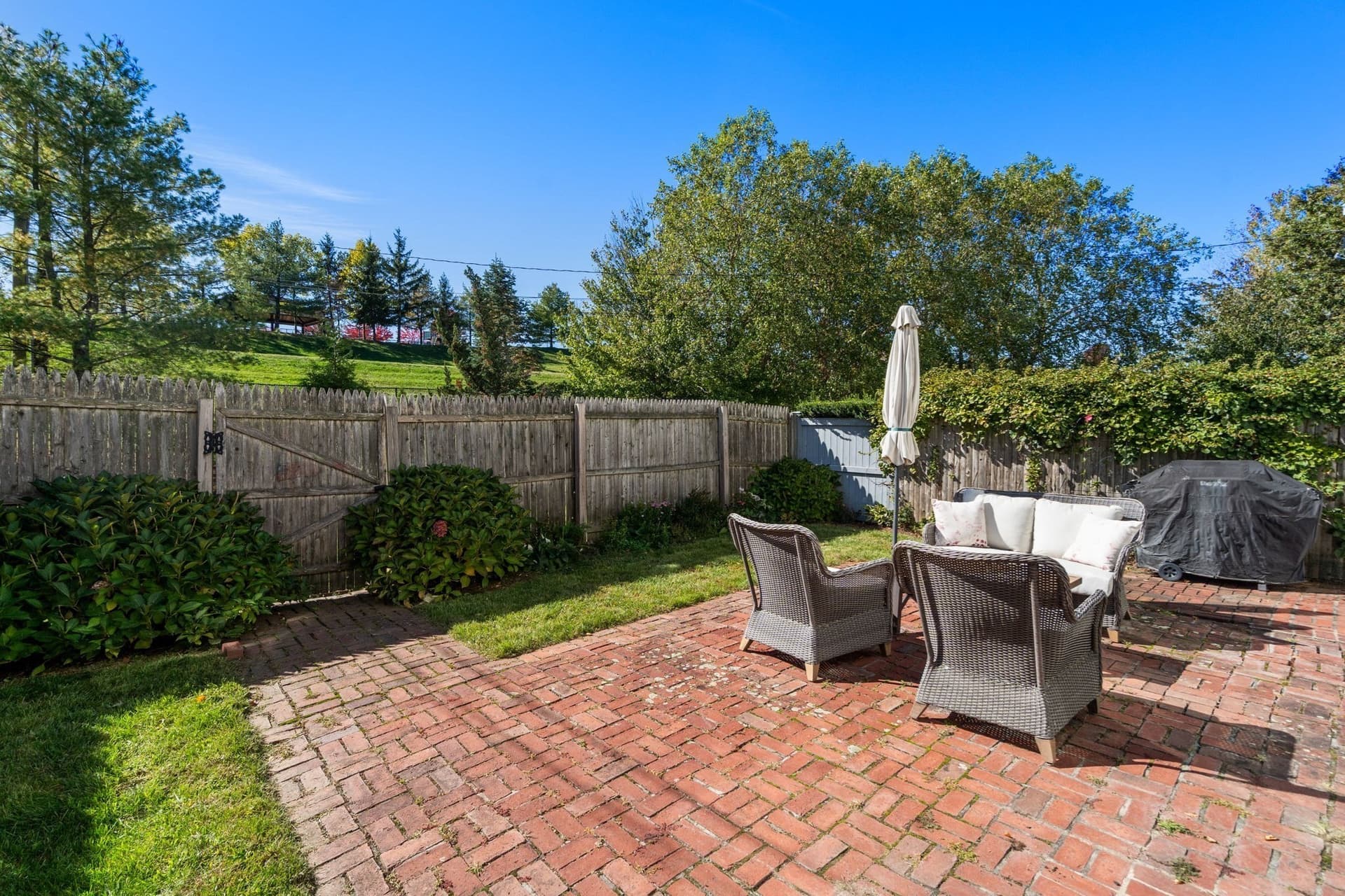 Attached (Townhouse/Rowhouse/Duplex) at 60 Hammond Pond Parkway # 60, Brookline MA 02467, photo 20 of 23