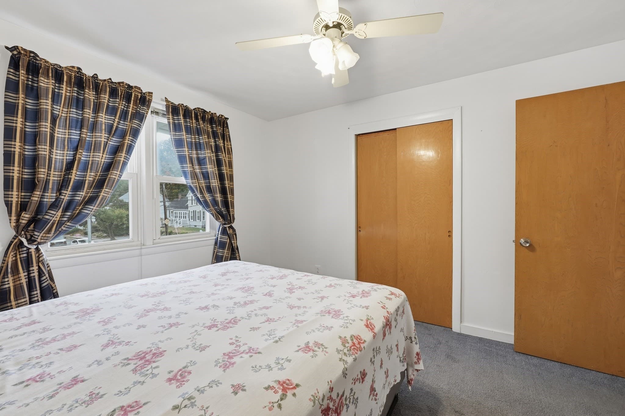 Single Family Residence at 605 Chandler St, Worcester MA 01602, photo 13 of 39