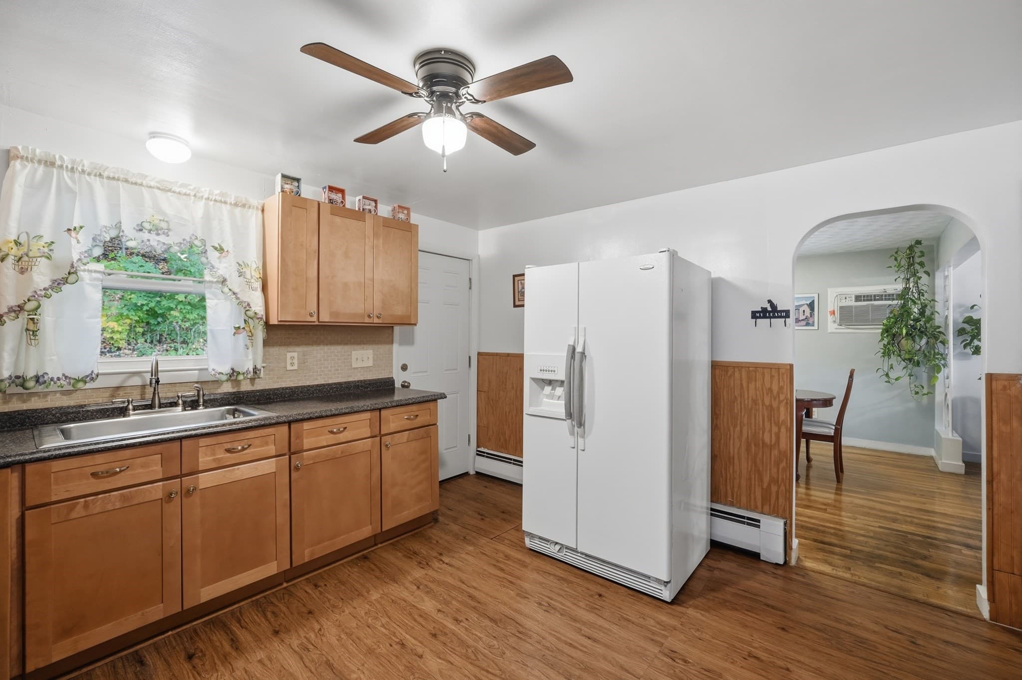 Single Family Residence at 605 Chandler St, Worcester MA 01602, photo 17 of 39