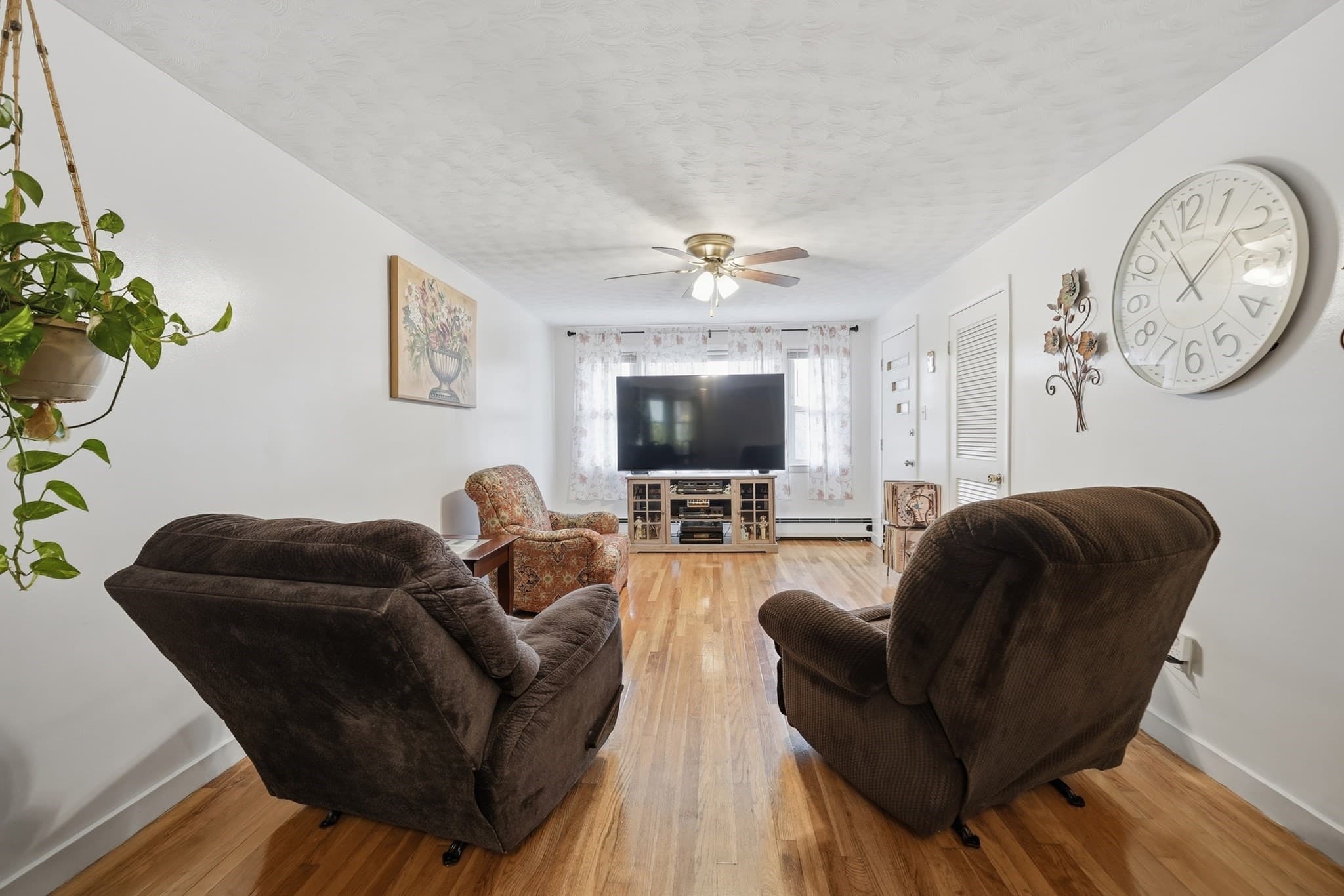 Single Family Residence at 605 Chandler St, Worcester MA 01602, photo 4 of 39