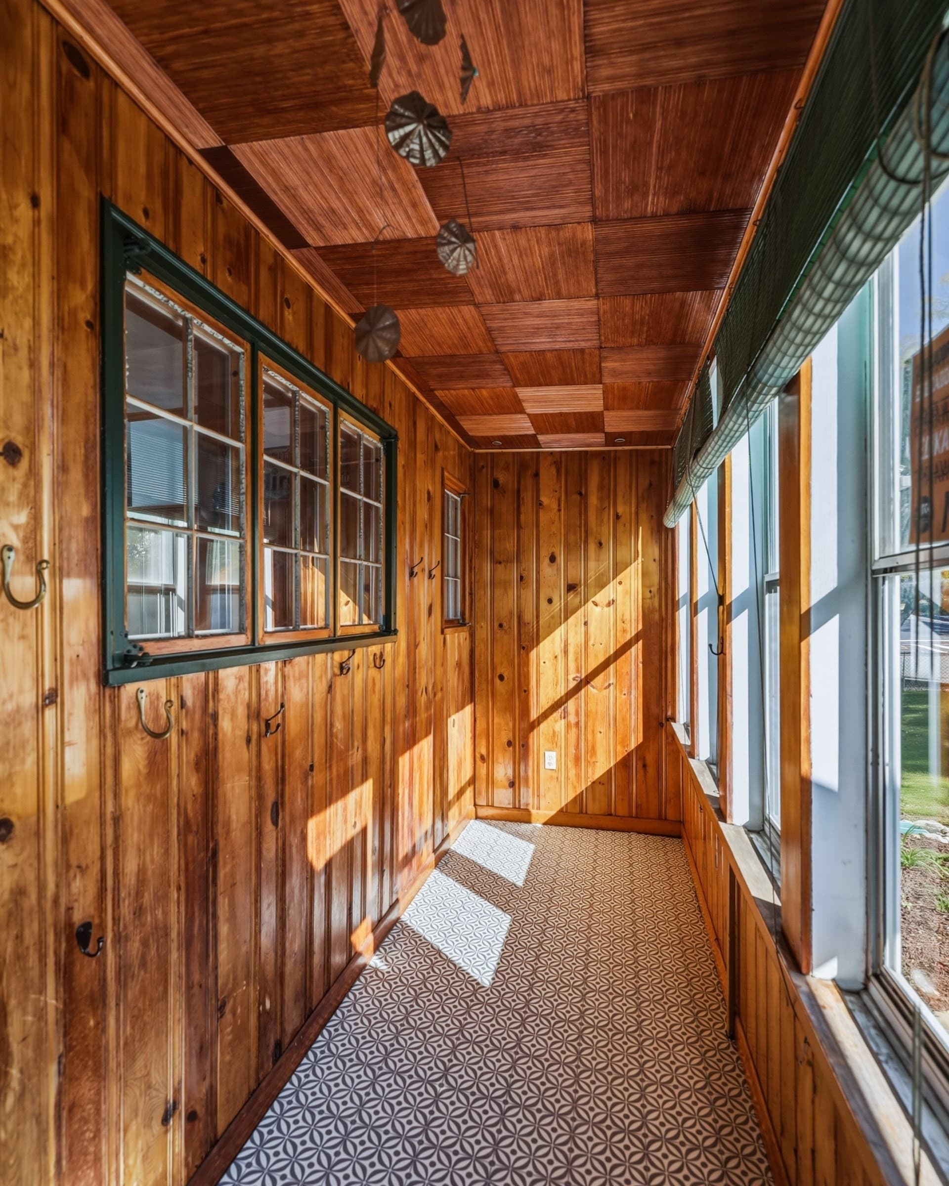Single Family Residence at 196 Sargeant St, Holyoke MA 01040, photo 13 of 30