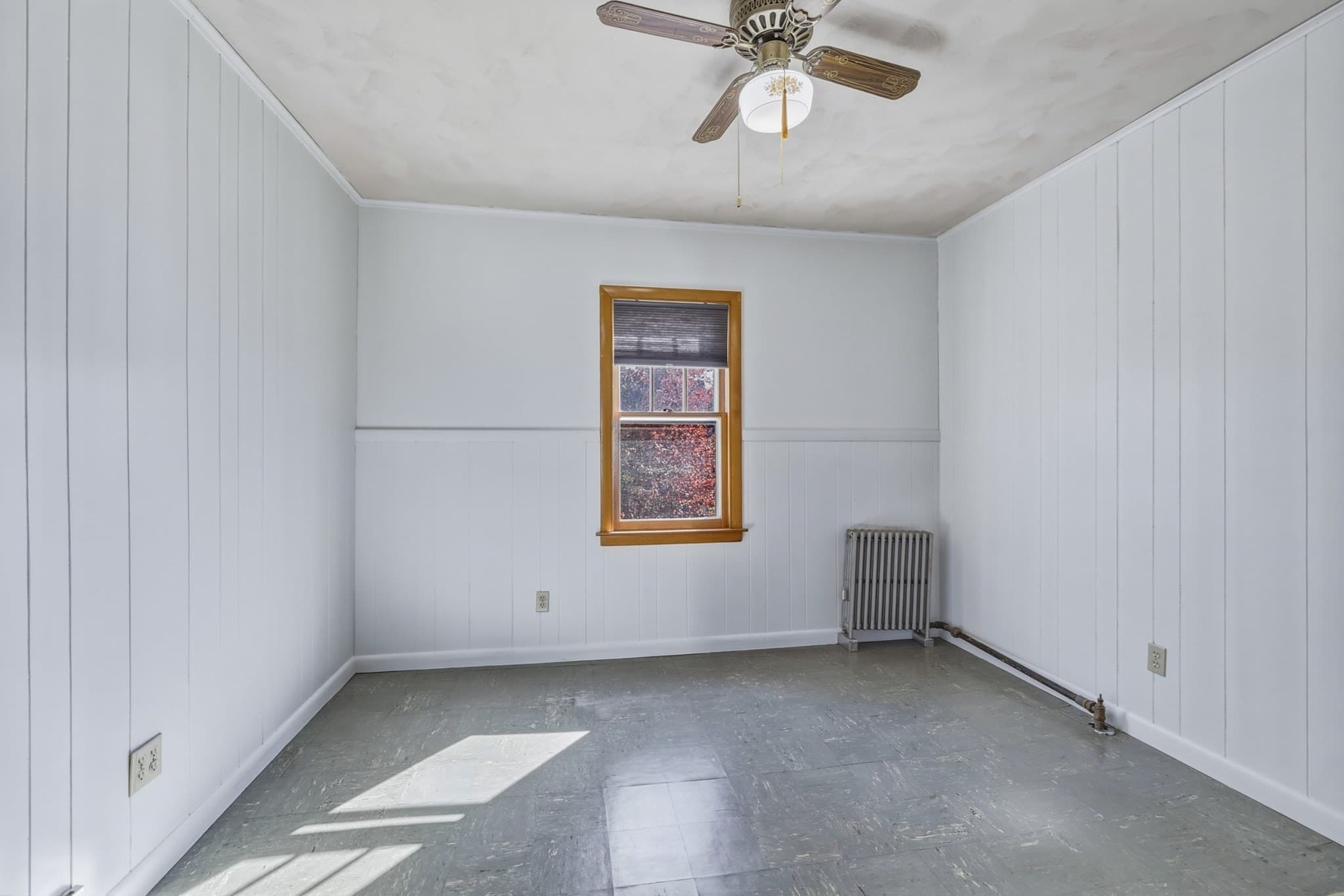 Single Family Residence at 196 Sargeant St, Holyoke MA 01040, photo 22 of 30