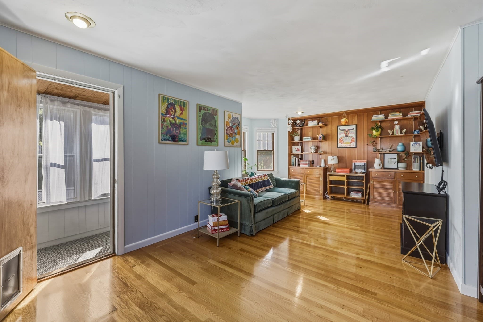 Single Family Residence at 196 Sargeant St, Holyoke MA 01040, photo 7 of 30