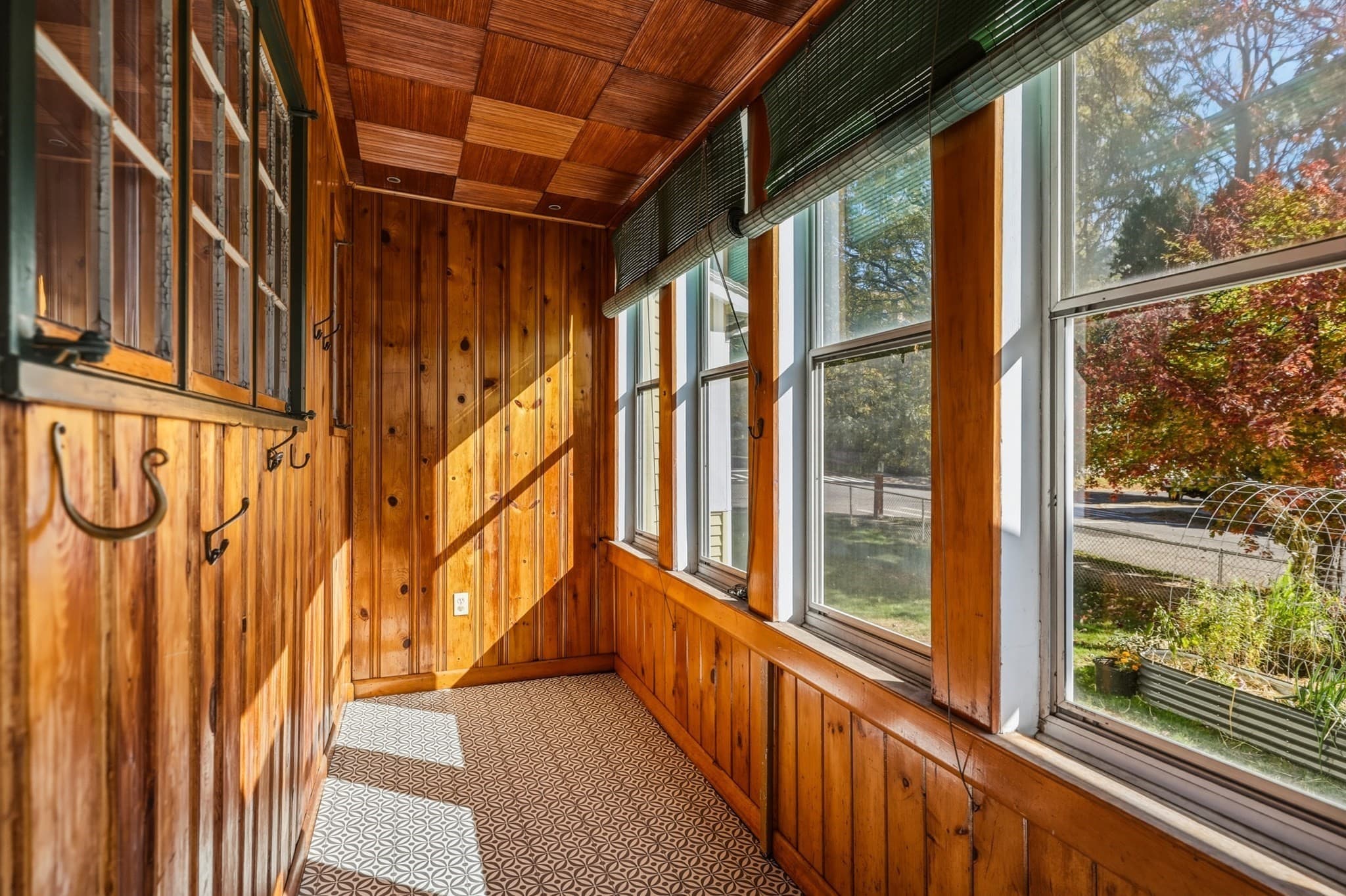 Single Family Residence at 196 Sargeant St, Holyoke MA 01040, photo 14 of 30