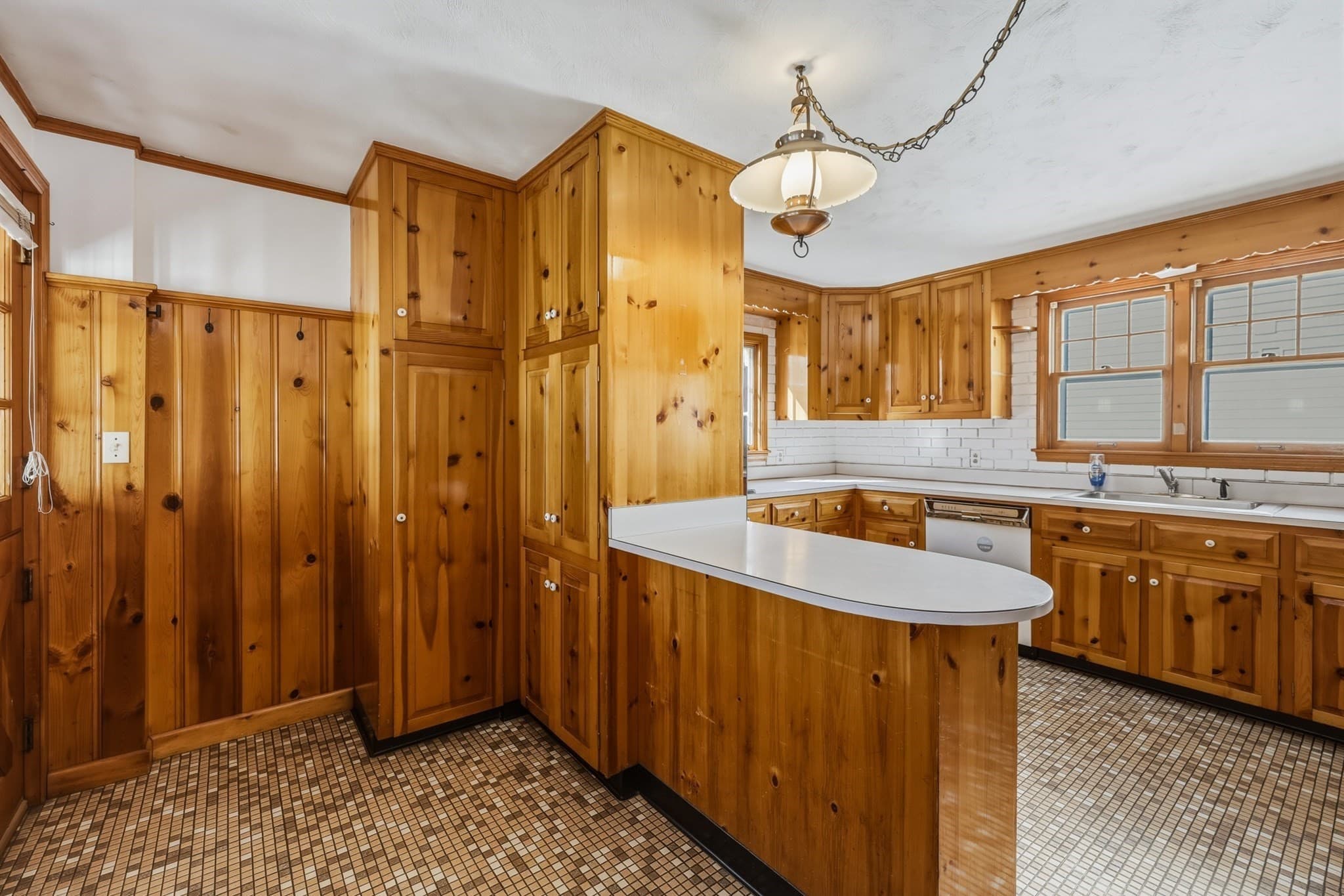 Single Family Residence at 196 Sargeant St, Holyoke MA 01040, photo 15 of 30