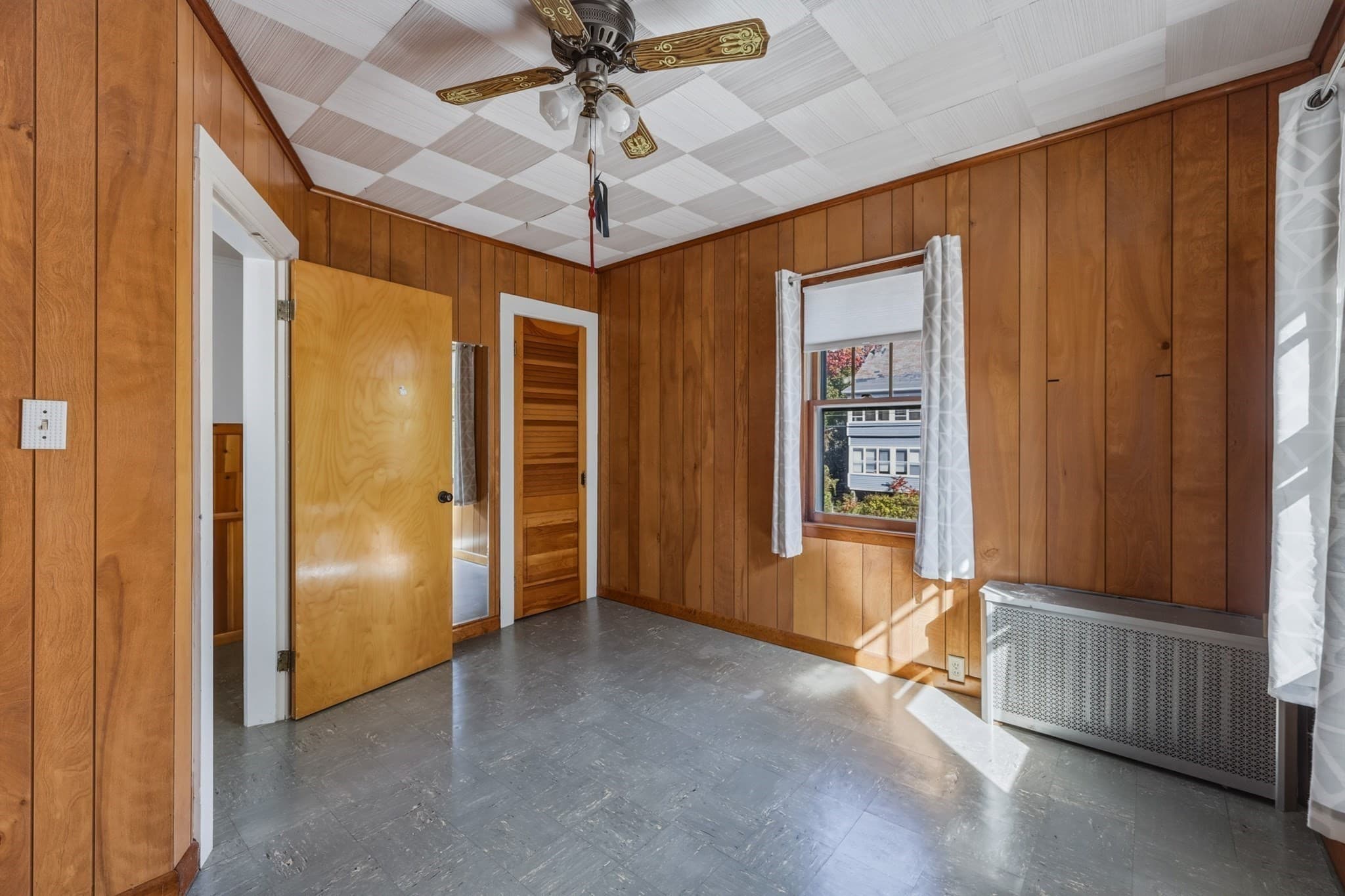 Single Family Residence at 196 Sargeant St, Holyoke MA 01040, photo 21 of 30