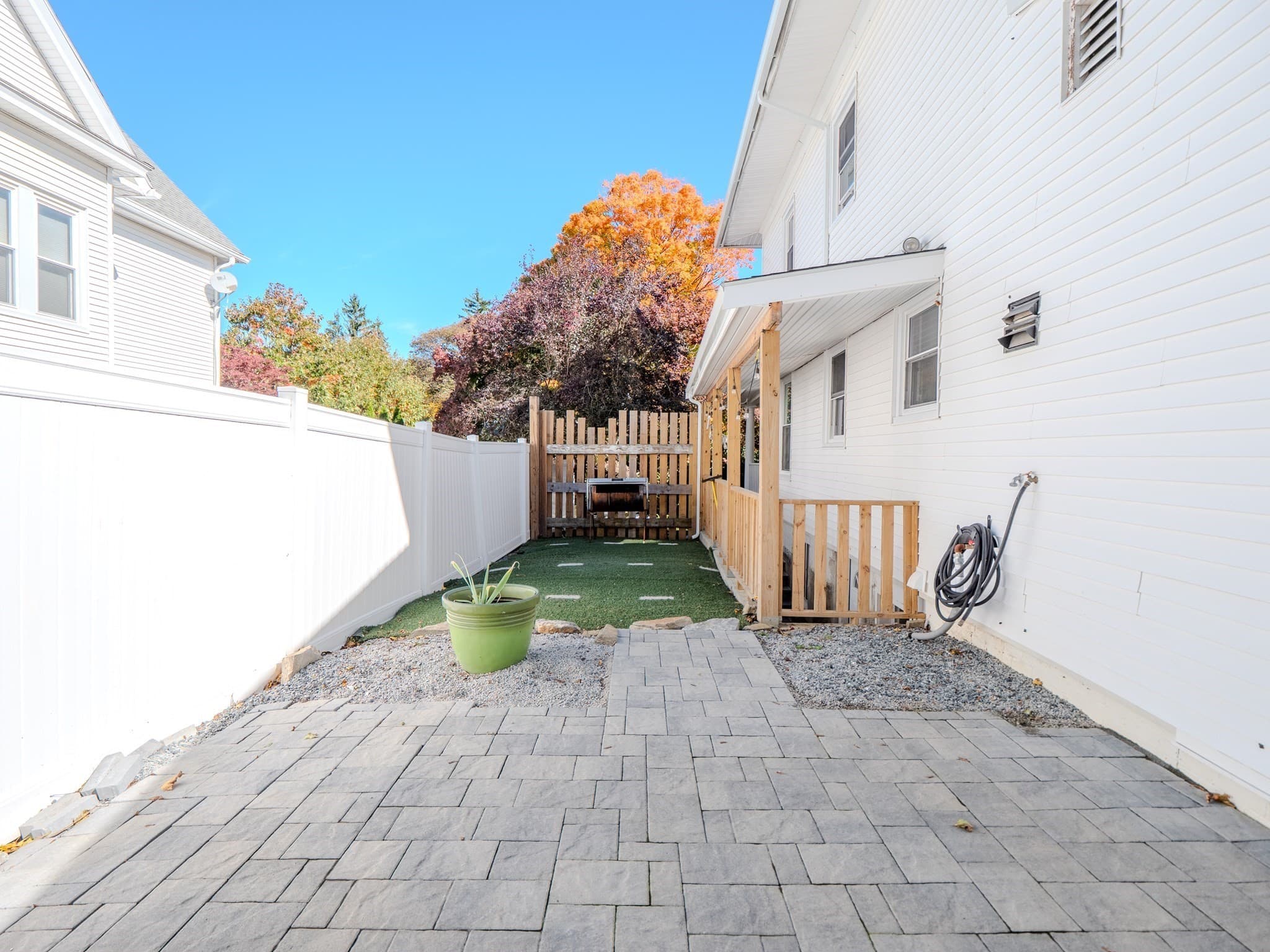 Multi Family at 16 Morningside Rd, Worcester MA 01602, photo 6 of 41