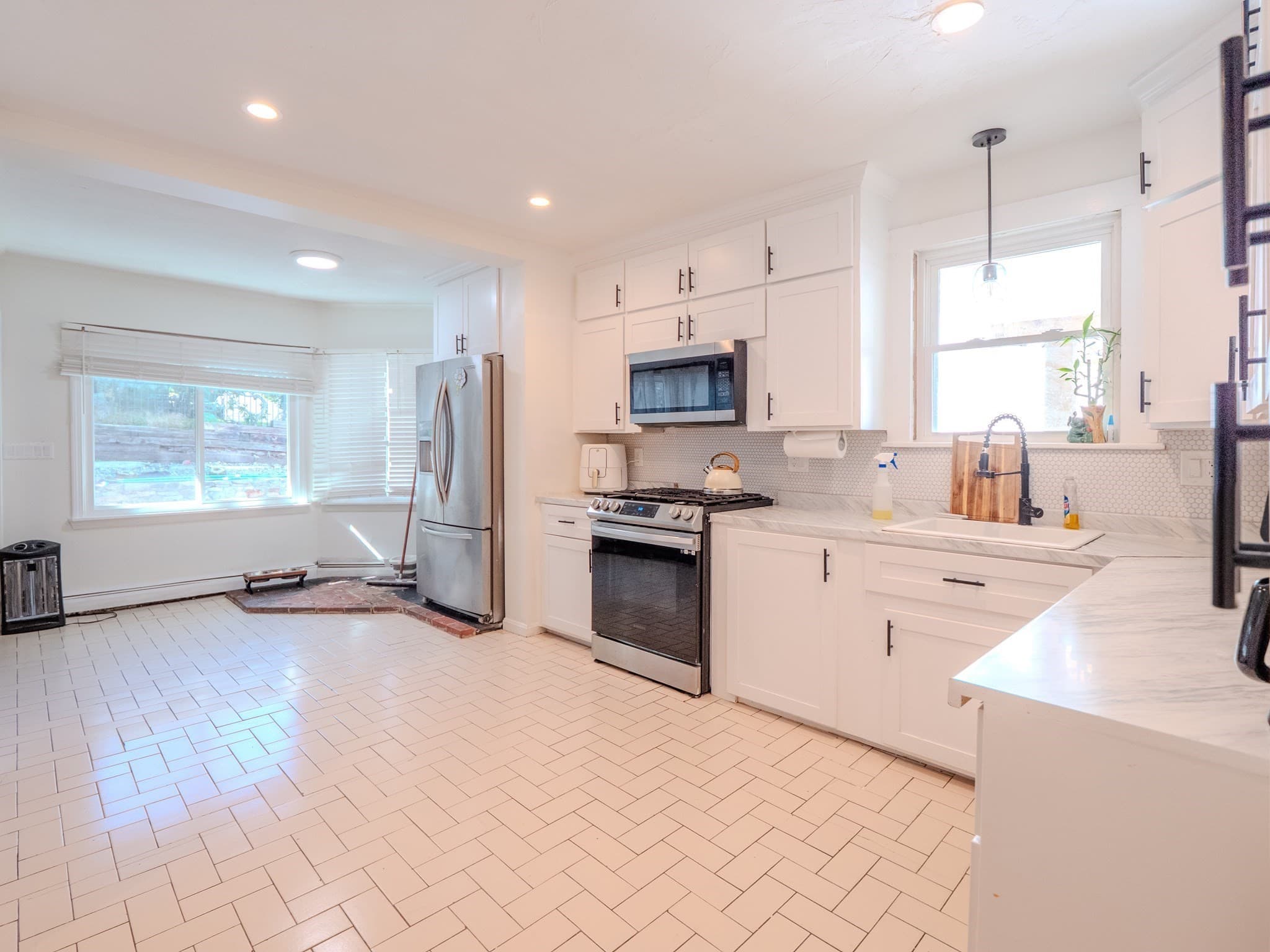 Multi Family at 16 Morningside Rd, Worcester MA 01602, photo 16 of 41