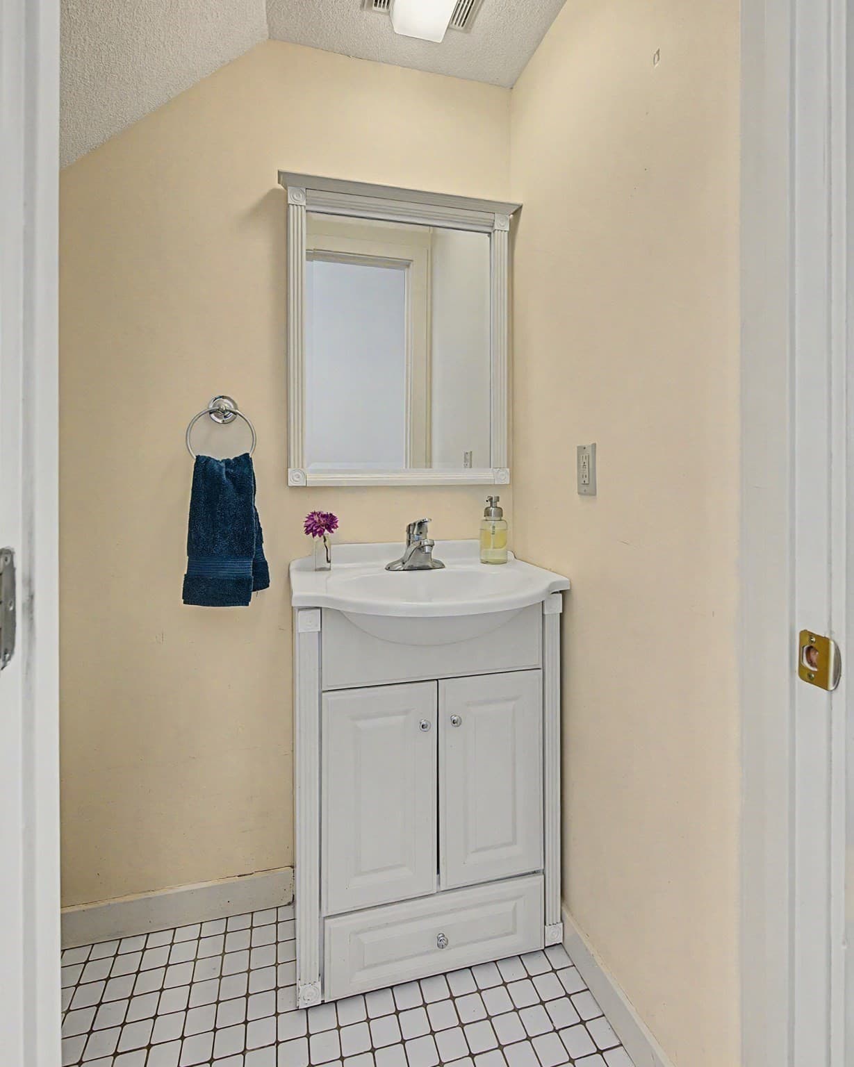Condominium at 65 Amity Pl # 65, Amherst MA 01002, photo 12 of 38