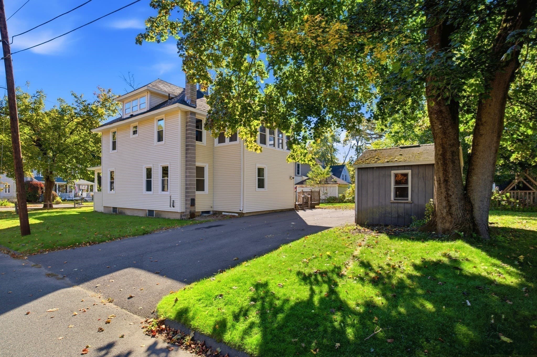 Single Family Residence at 25 Park Ave, Greenfield MA 01301, photo 6 of 36