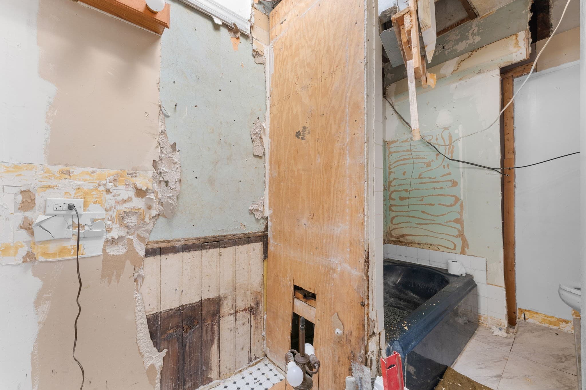 Single Family Residence at 15 Nonquit St, Boston MA 02125, photo 17 of 20