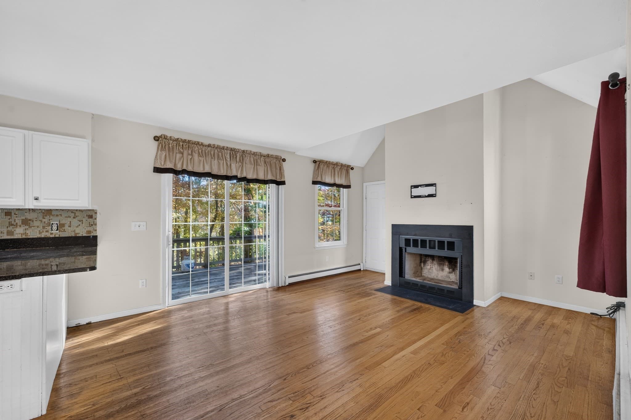 Single Family Residence at 9 Arbor Drive, Shrewsbury MA 01545, photo 6 of 31