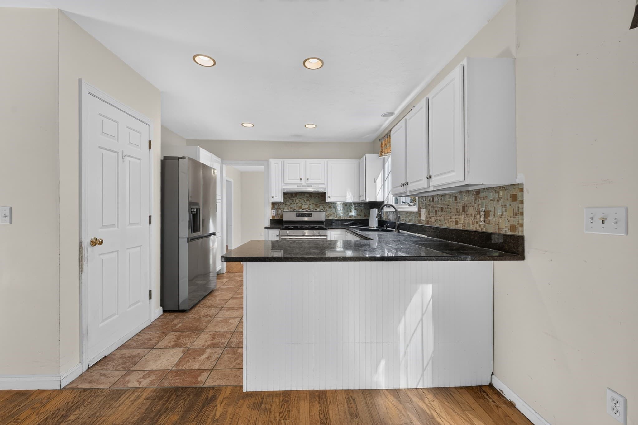Single Family Residence at 9 Arbor Drive, Shrewsbury MA 01545, photo 10 of 31