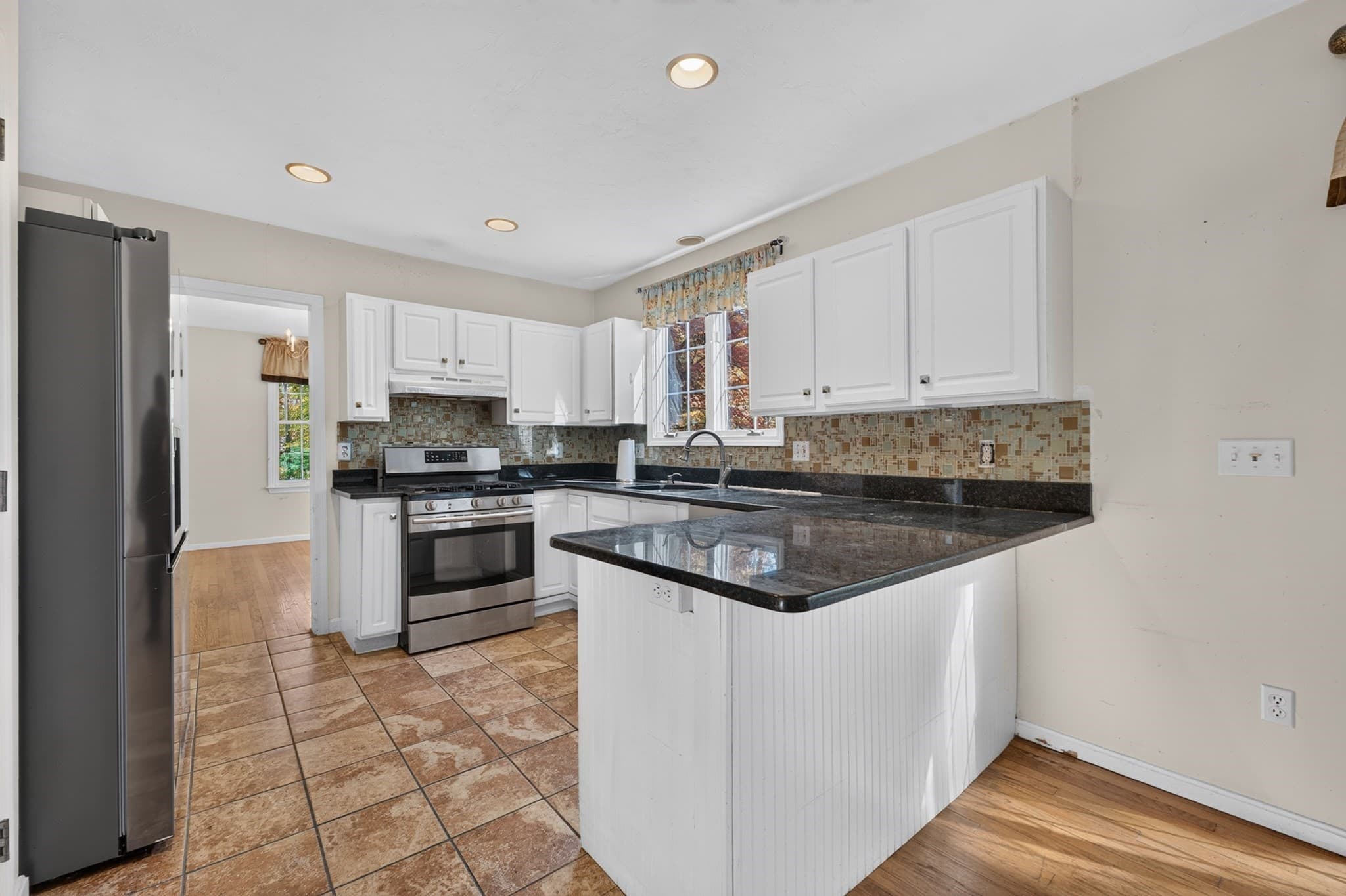 Single Family Residence at 9 Arbor Drive, Shrewsbury MA 01545, photo 8 of 31