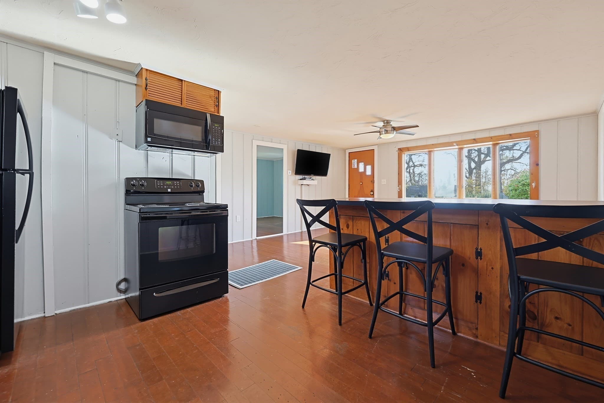 Single Family Residence at 29 Janet St, Plymouth MA 02360, photo 9 of 39
