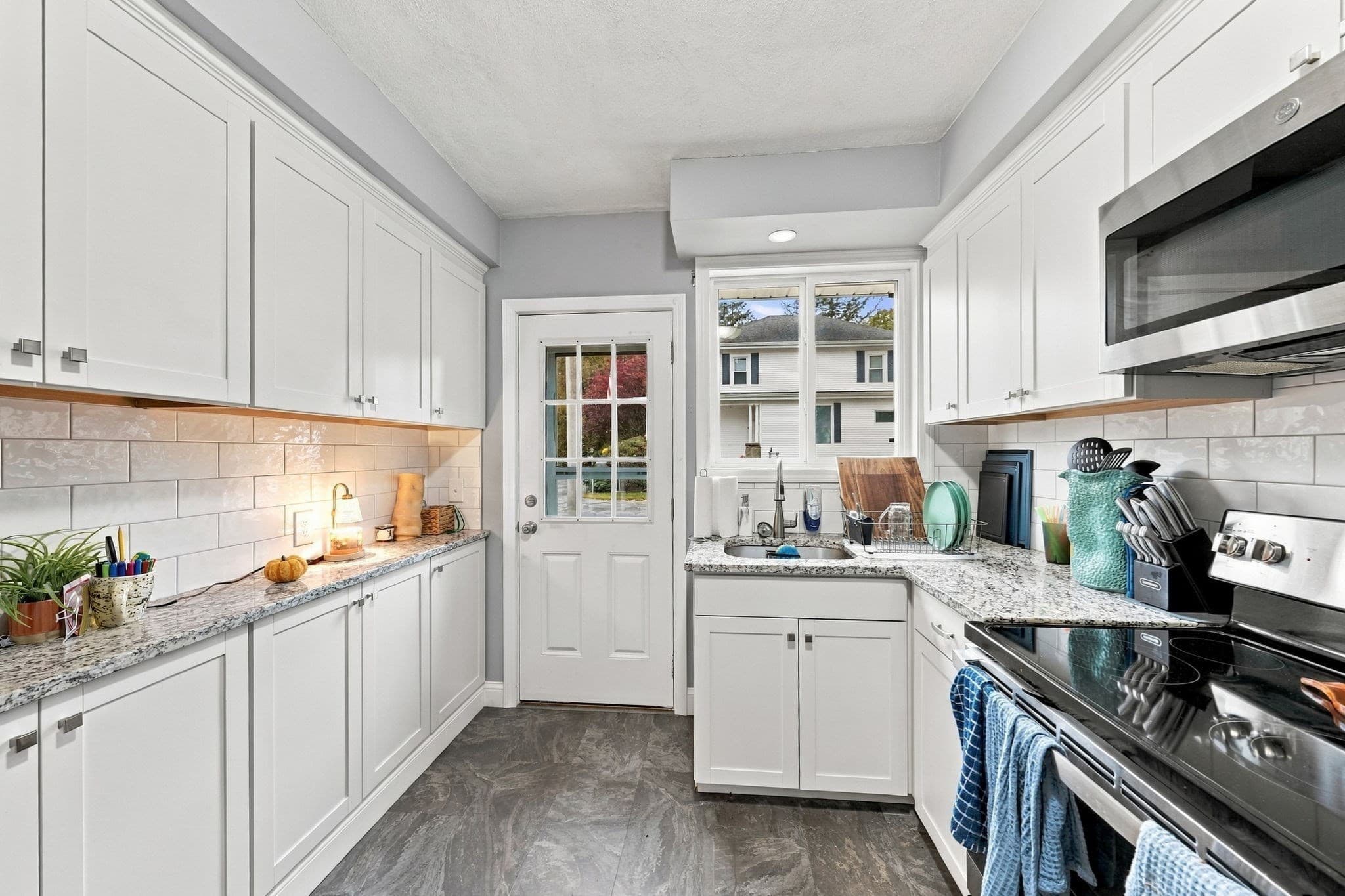 2 Family - 2 Units Side by Side at 655 Gardners Neck Rd, Swansea MA 02777, photo 33 of 42