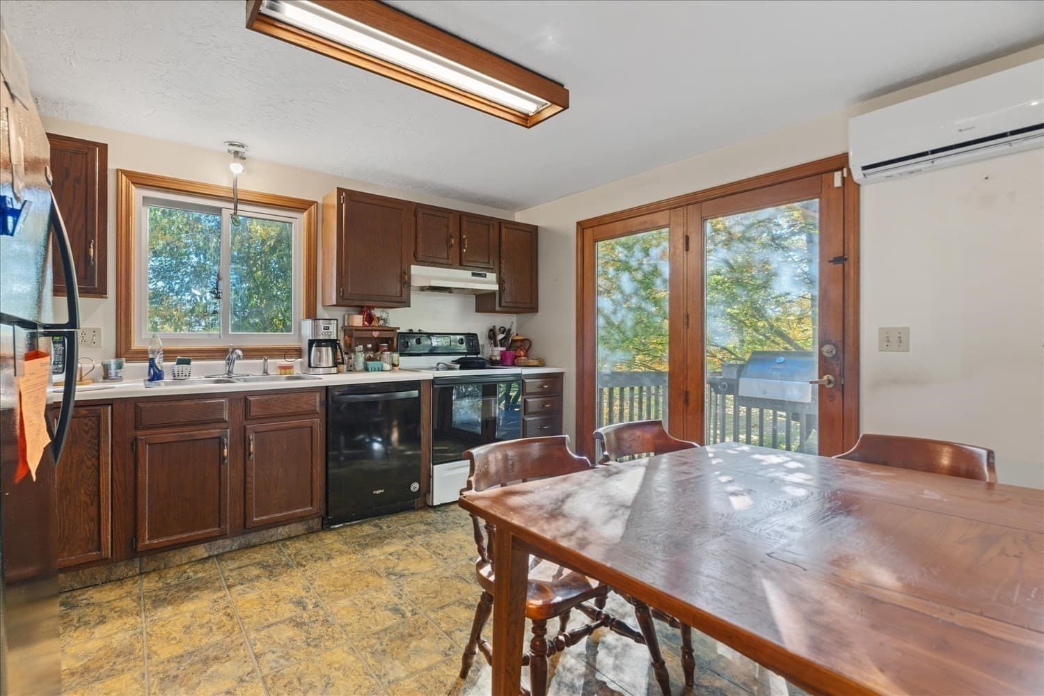 Single Family Residence at 59 Iroquois Street, Worcester MA 01602, photo 7 of 32