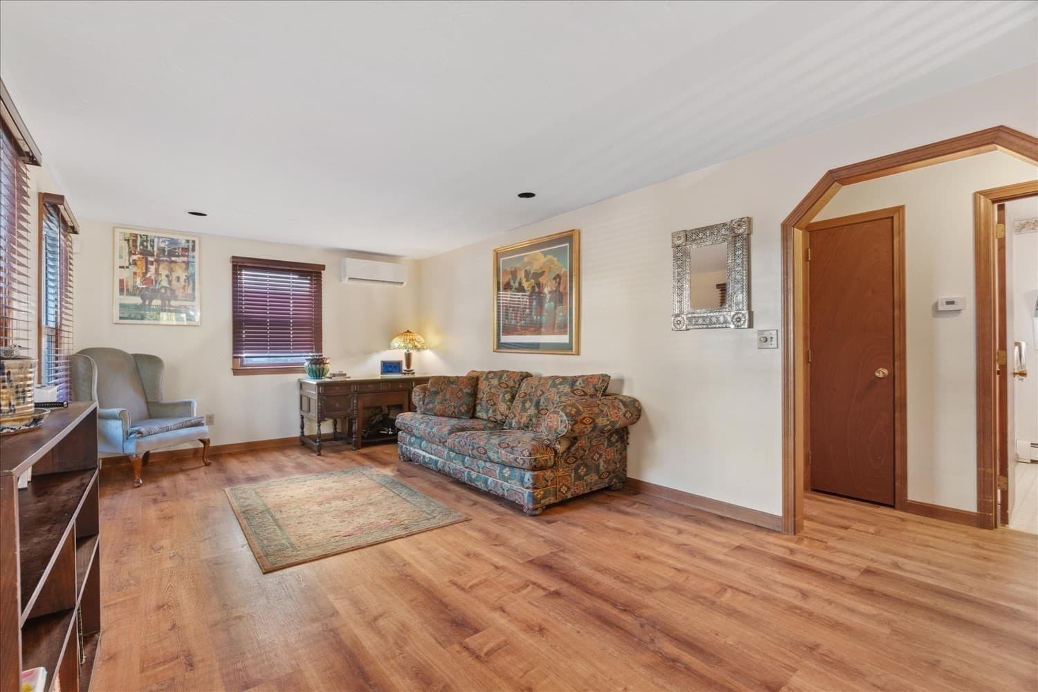 Single Family Residence at 59 Iroquois Street, Worcester MA 01602, photo 3 of 32