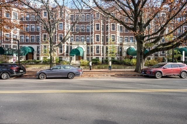 Condominium at 382 Riverway # 2, Boston MA 02115, photo 20 of 24