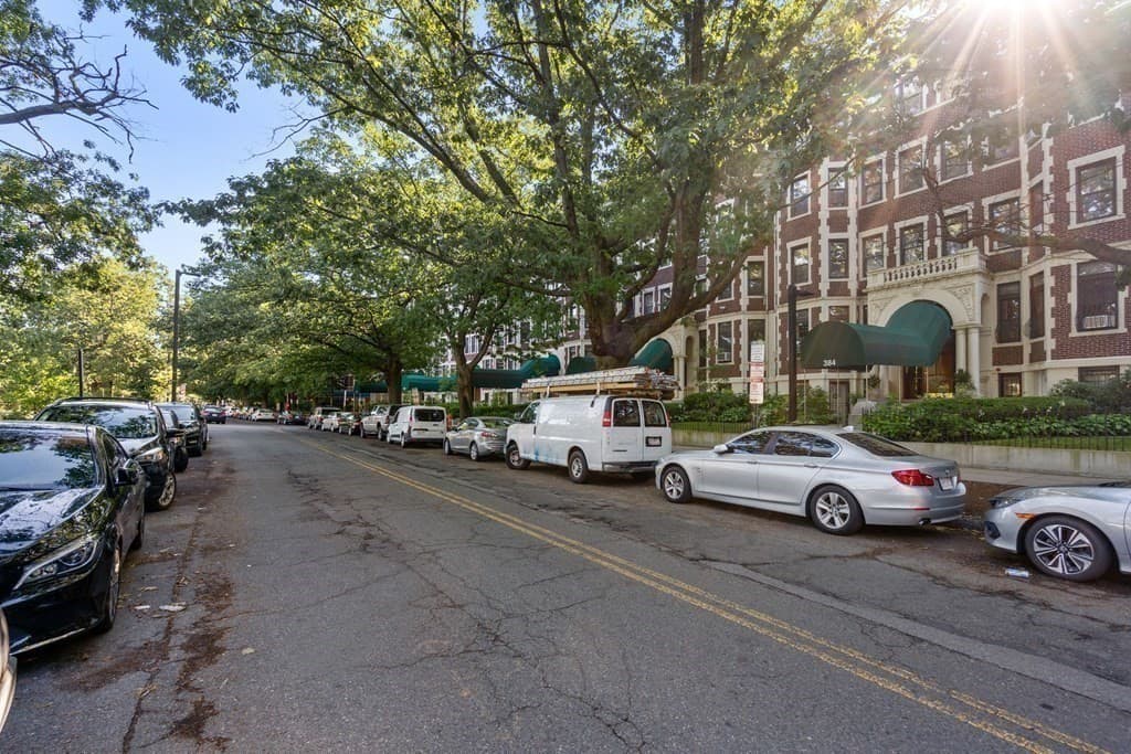 Condominium at 382 Riverway # 2, Boston MA 02115, photo 19 of 24