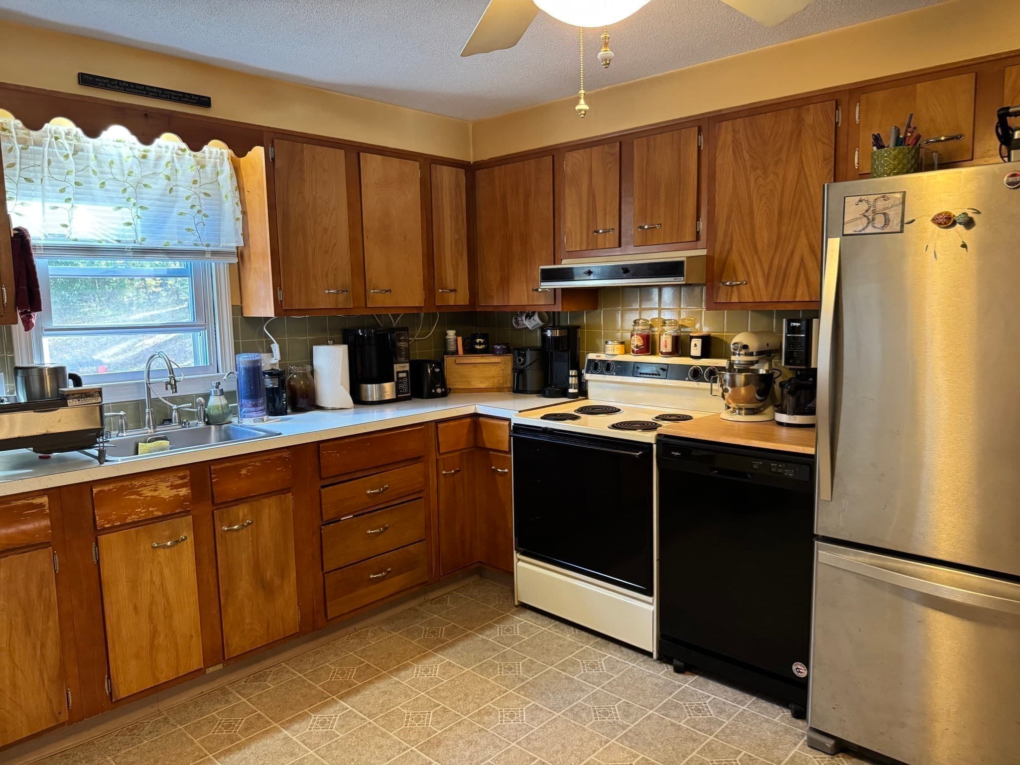 Single Family Residence at 15 Vista Lane, Southbridge MA 01550, photo 6 of 22