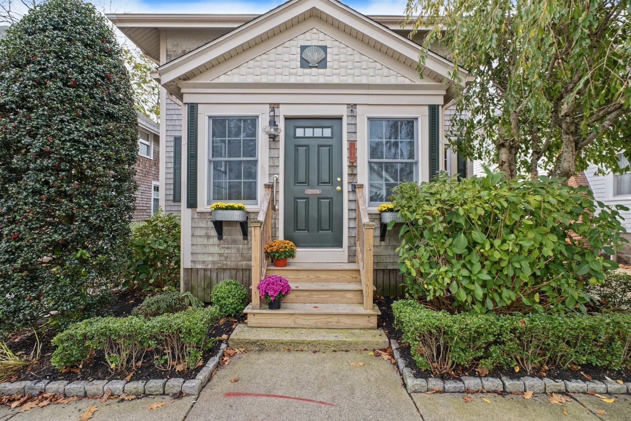 Single Family Residence at 194 Clinton St, New Bedford MA 02740, photo 2 of 33