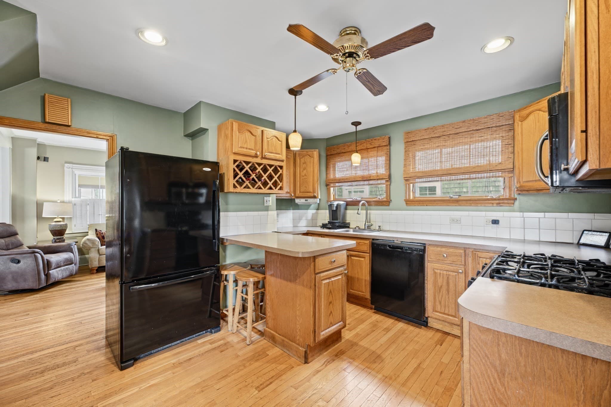 Single Family Residence at 194 Clinton St, New Bedford MA 02740, photo 12 of 33