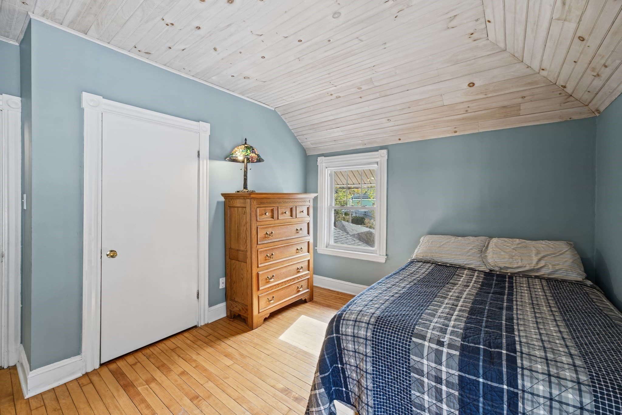 Single Family Residence at 194 Clinton St, New Bedford MA 02740, photo 22 of 33