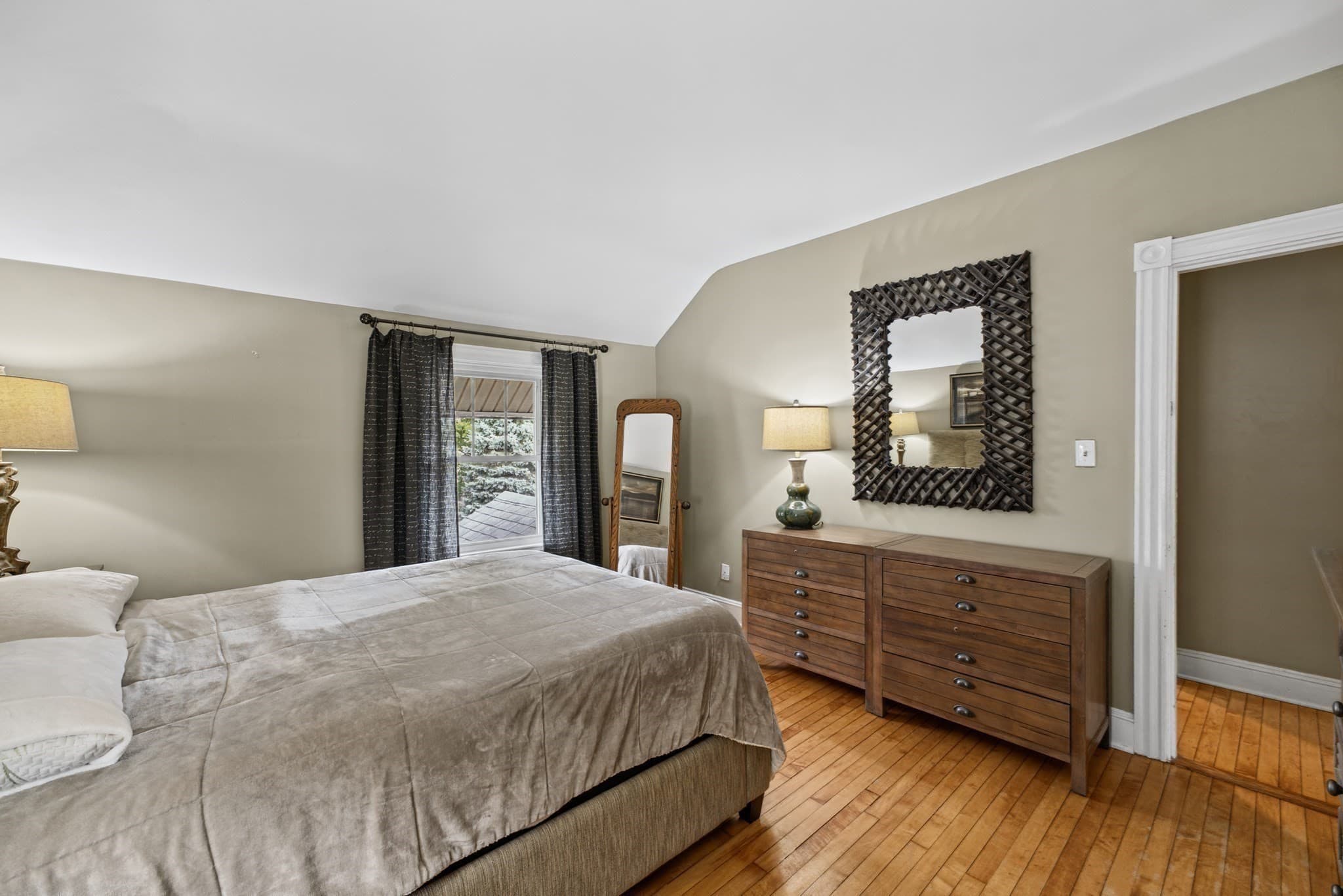 Single Family Residence at 194 Clinton St, New Bedford MA 02740, photo 20 of 33