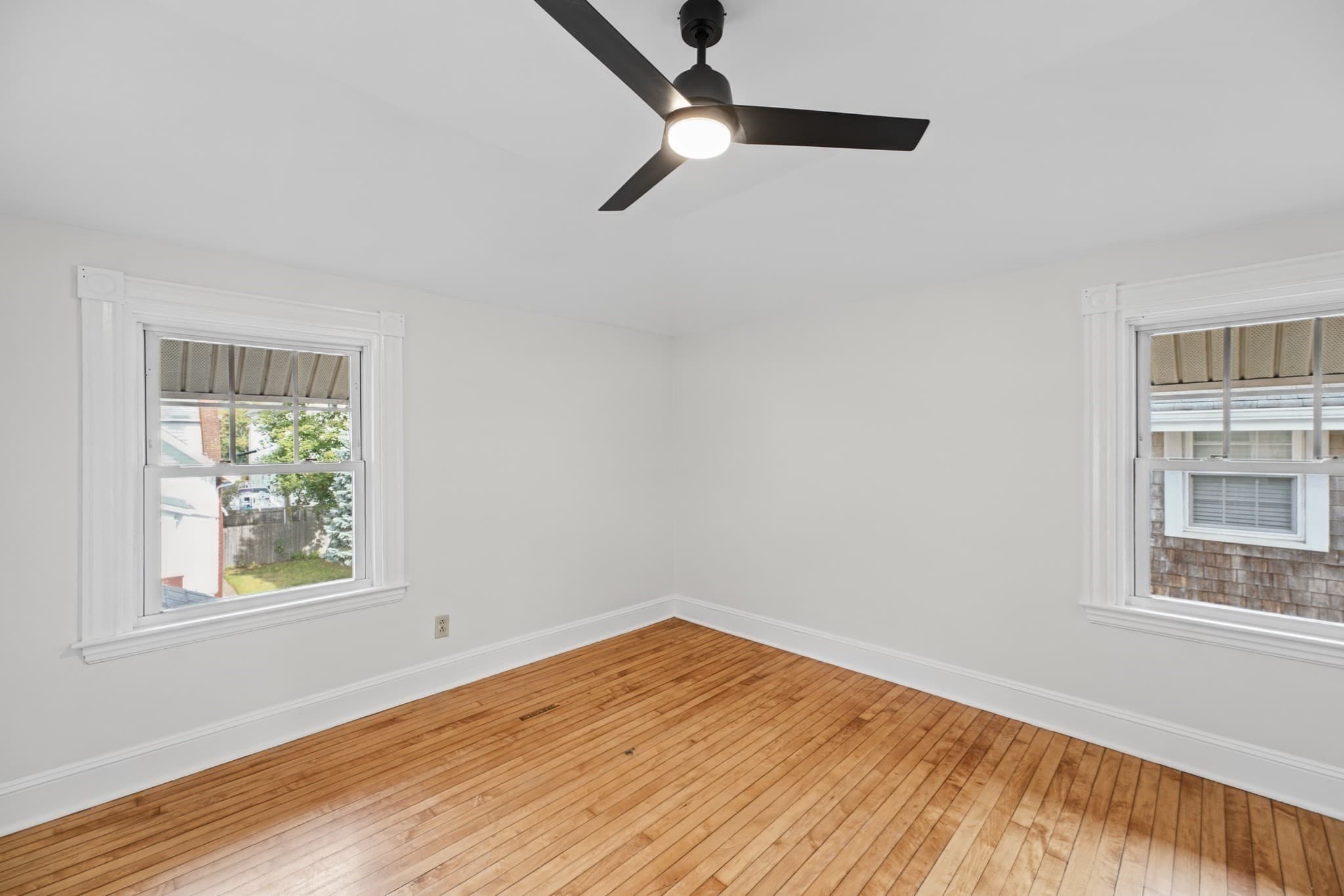 Single Family Residence at 194 Clinton St, New Bedford MA 02740, photo 24 of 33
