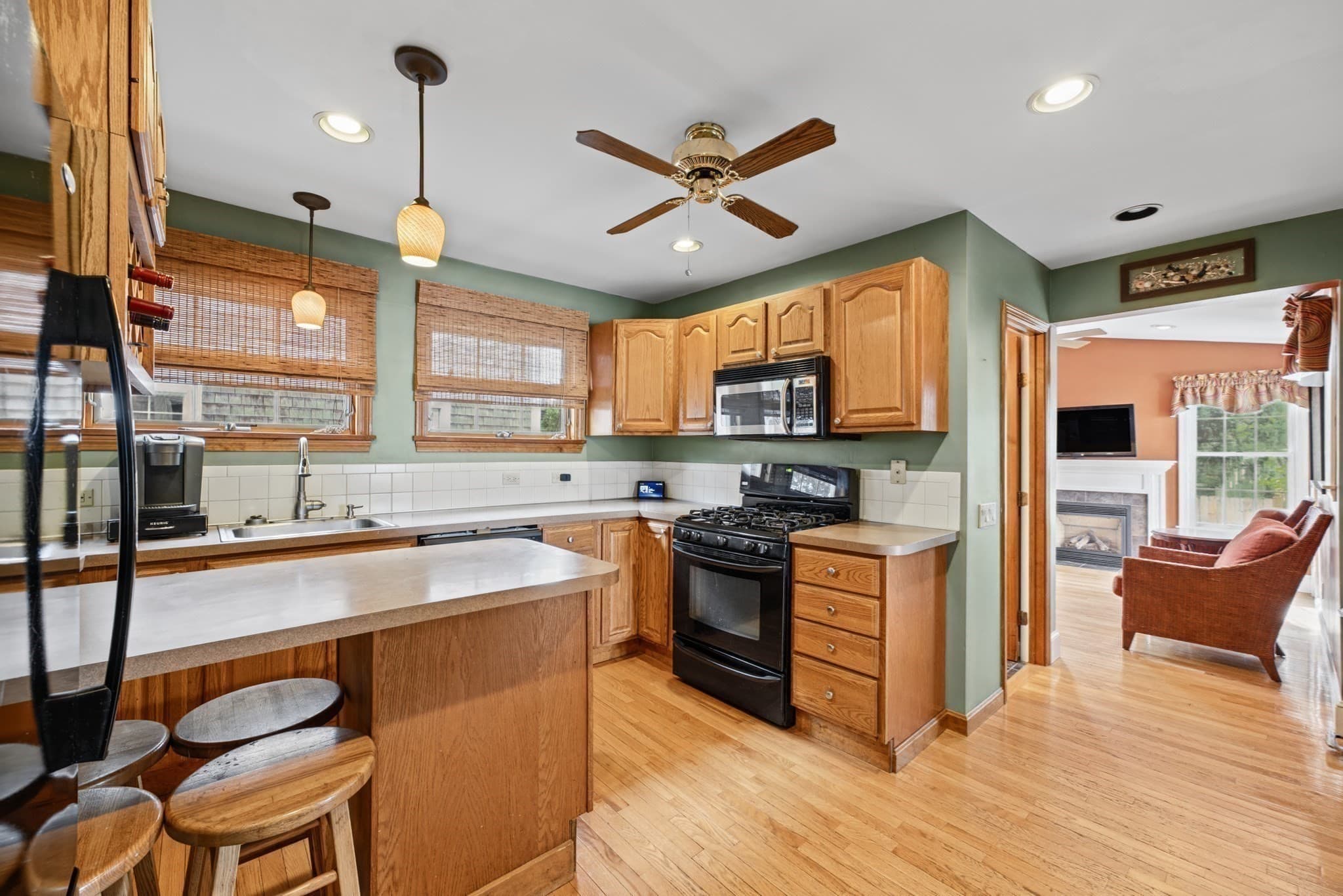Single Family Residence at 194 Clinton St, New Bedford MA 02740, photo 11 of 33