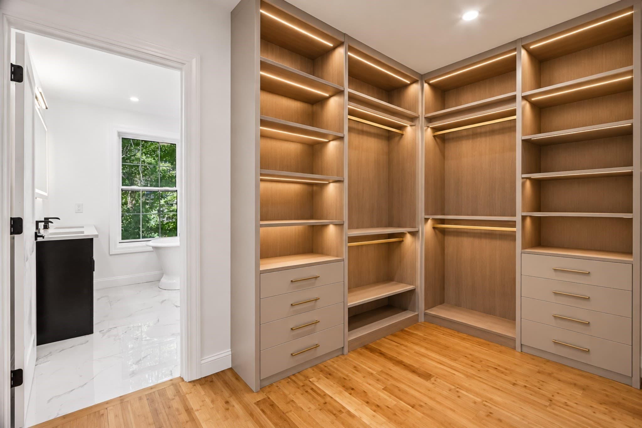 Single Family Residence at 21 Rockwood Heights Rd, Manchester MA 01944, photo 21 of 42