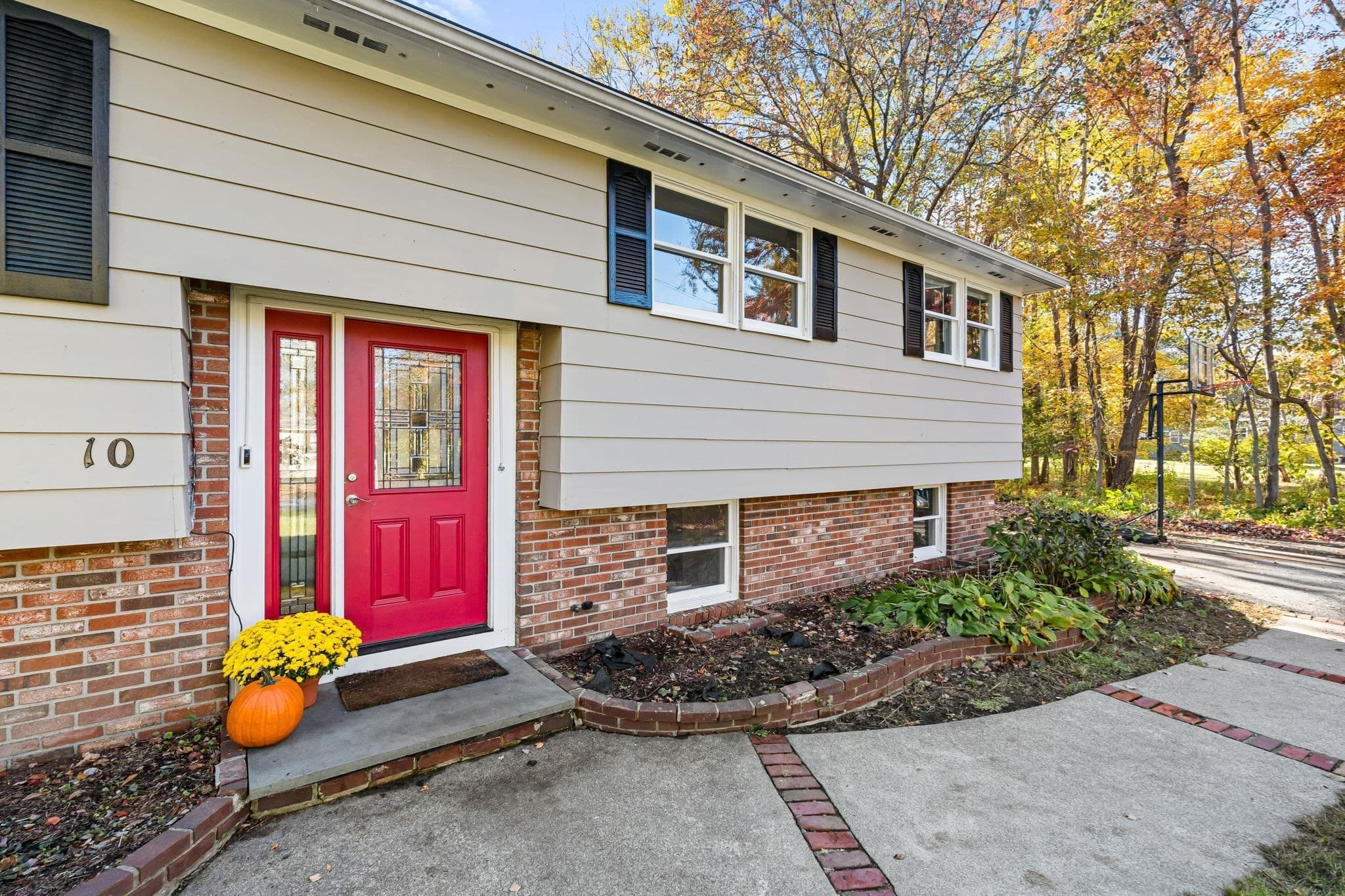 Single Family Residence at 10 Garden Brook Rd, Billerica MA 01821, photo 3 of 42